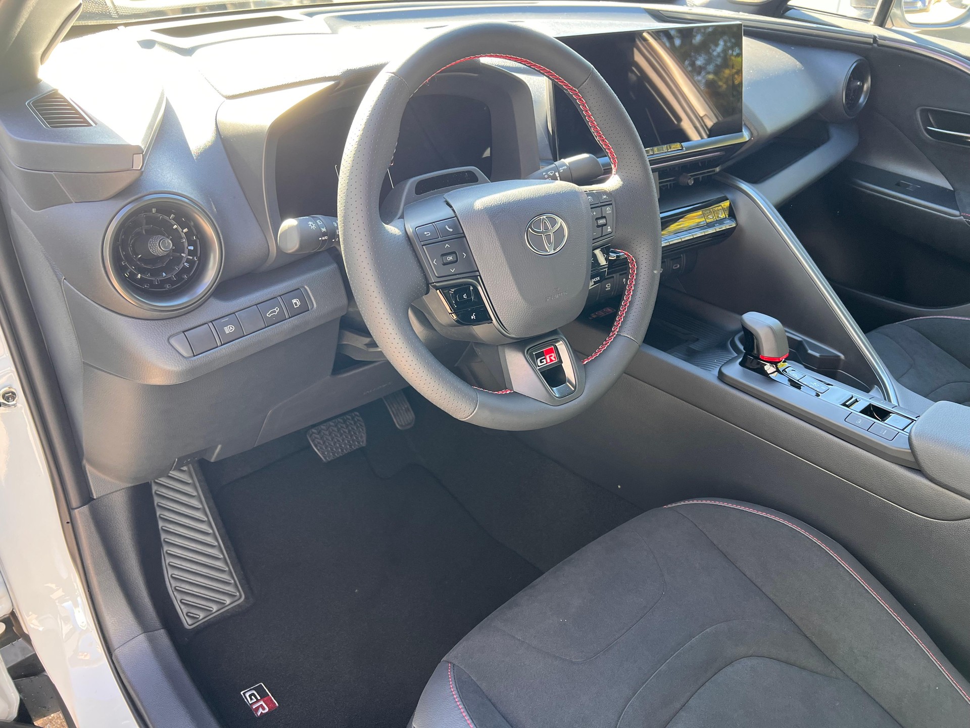 TOYOTA C-HR 2.0 PHEV GR Sport-image-7