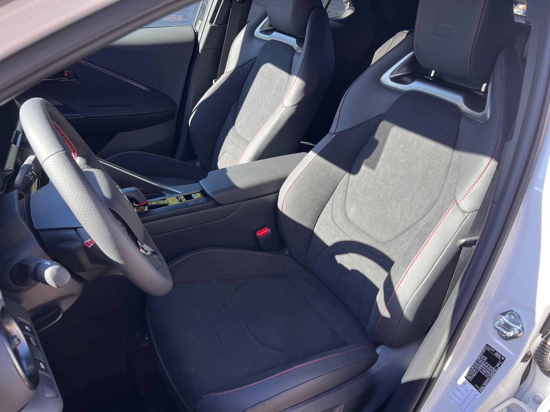 TOYOTA C-HR 2.0 PHEV GR Sport-image-9