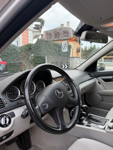 MERCEDES-BENZ C 180 CGI BlueEfficiency Automatic-image-9