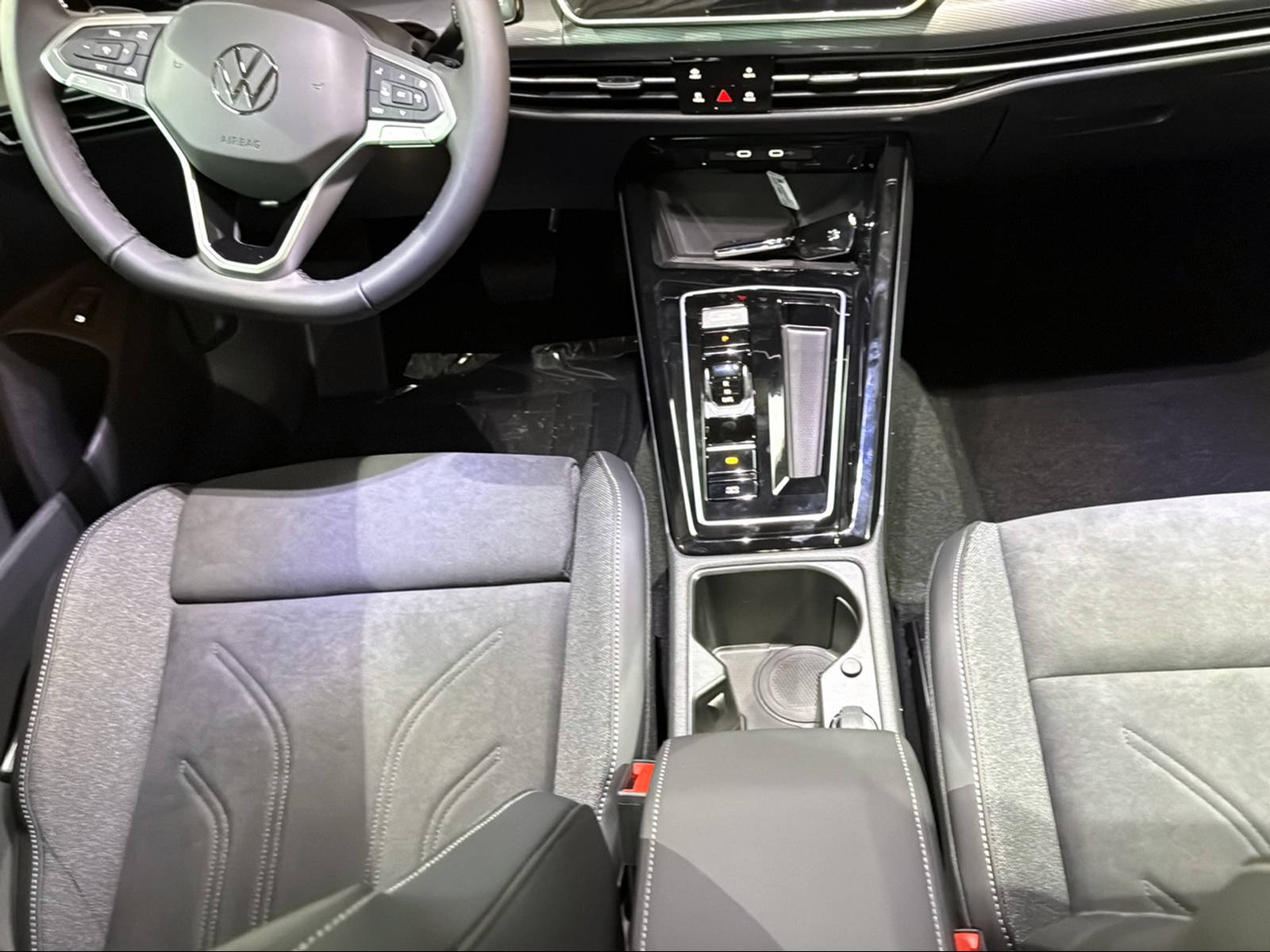 VW Golf 1.5 TSI PHEV Style-image-11