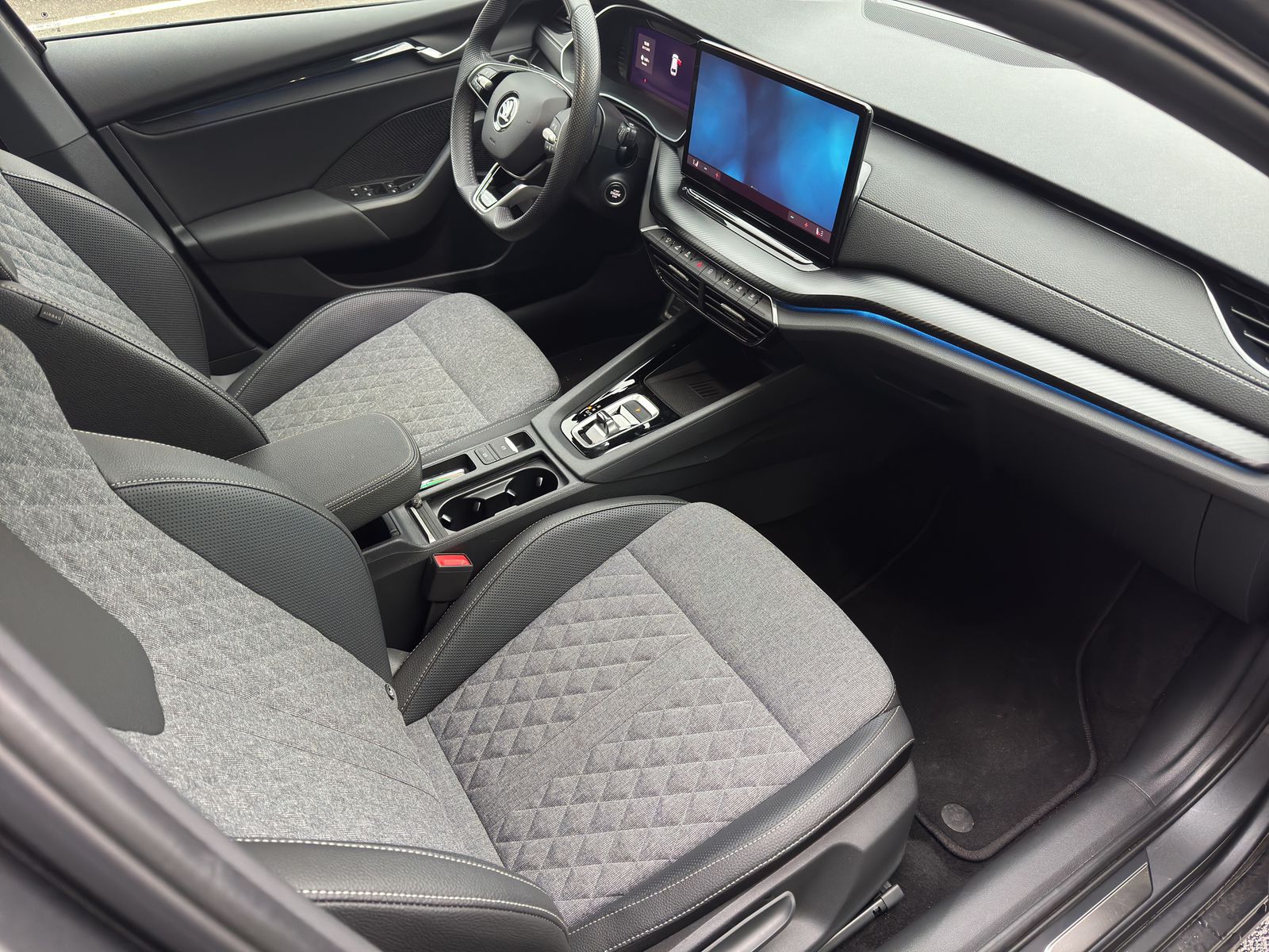 SKODA Octavia Combi 1.5 TSI mHEV DSG Sport Line-image-9
