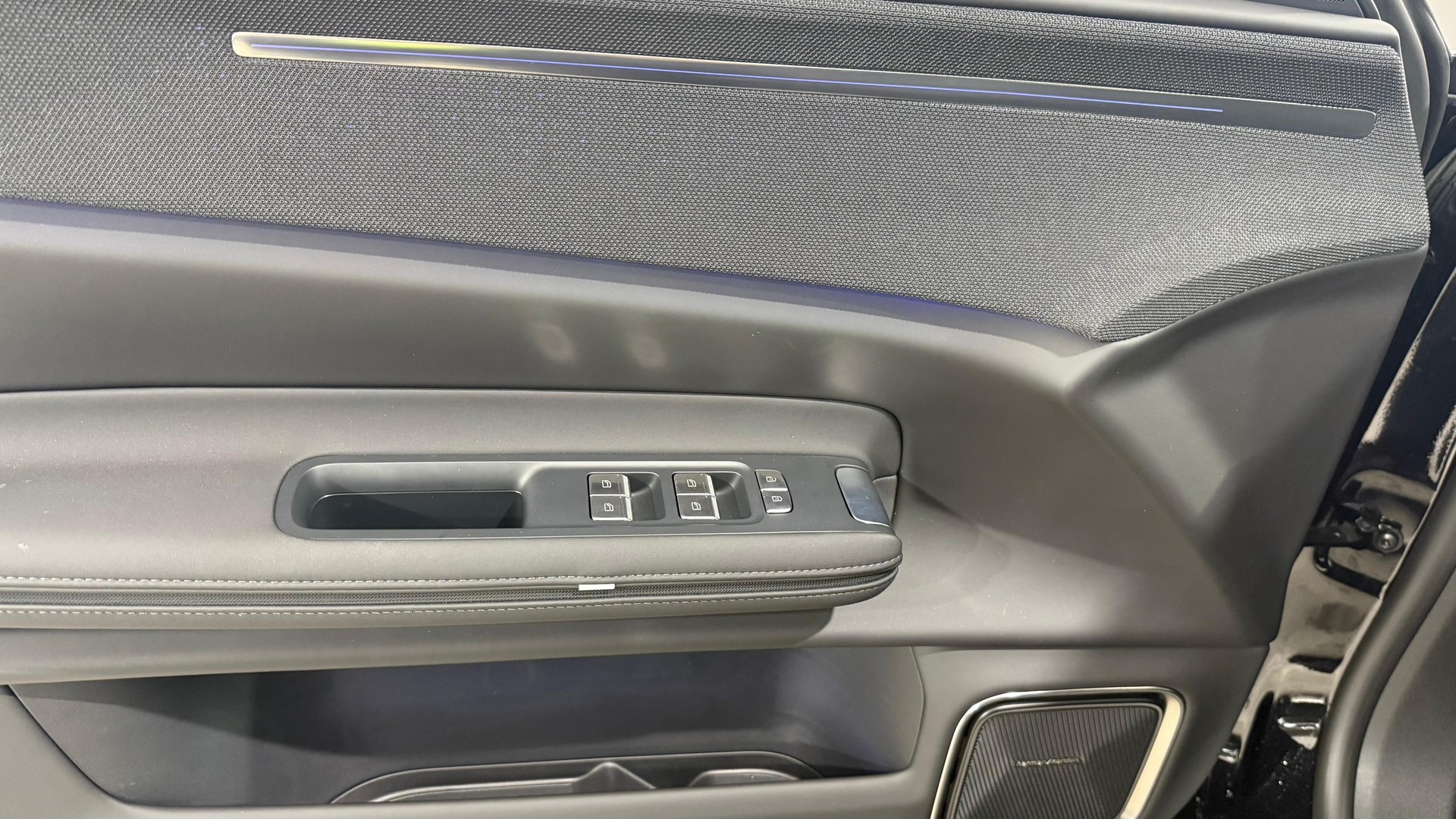 POLESTAR 4 Long Range Dual Motor Perfor-image-11