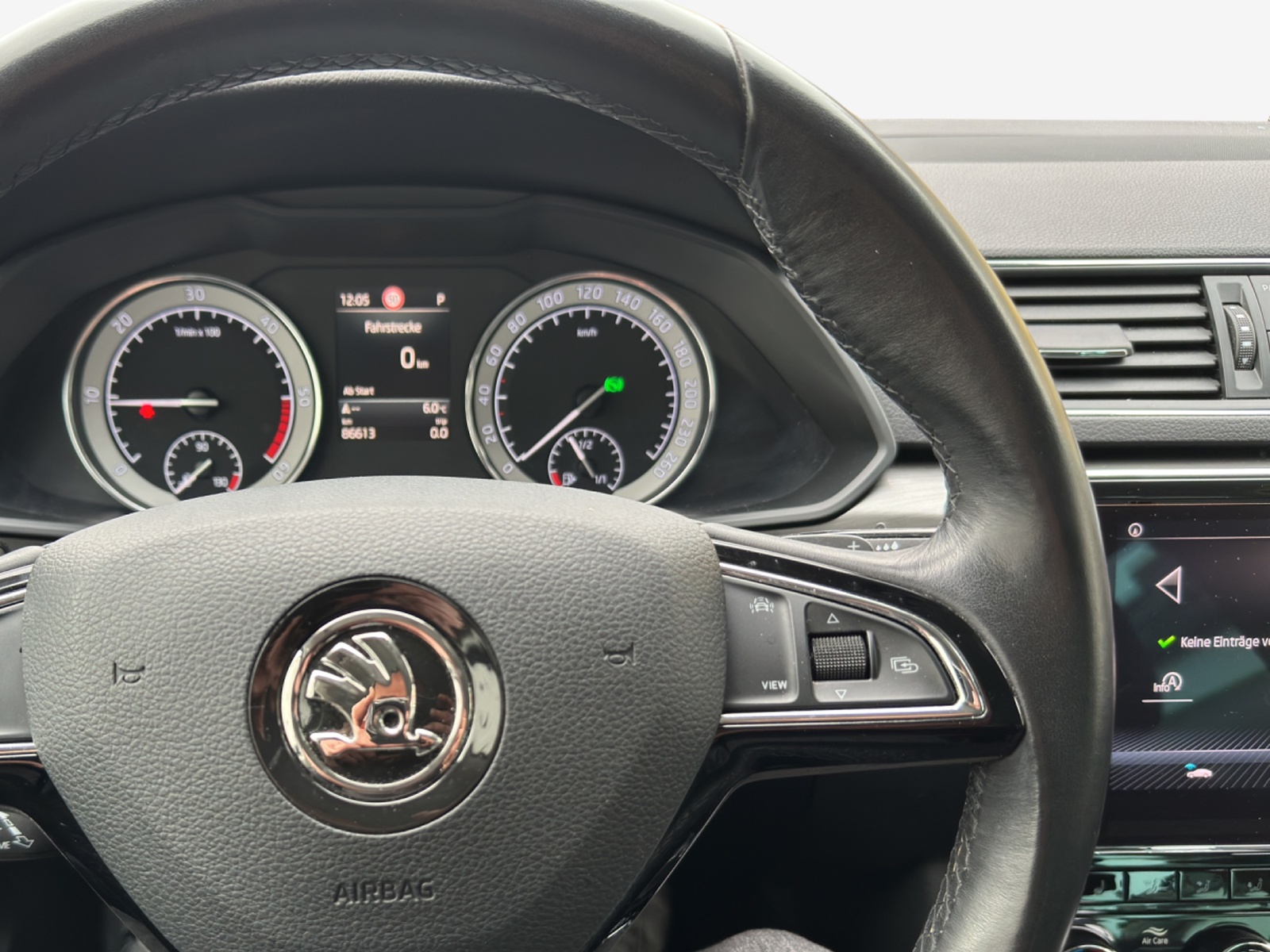 SKODA Superb Combi 2.0 TDi Style 4x4 DSG-image-9