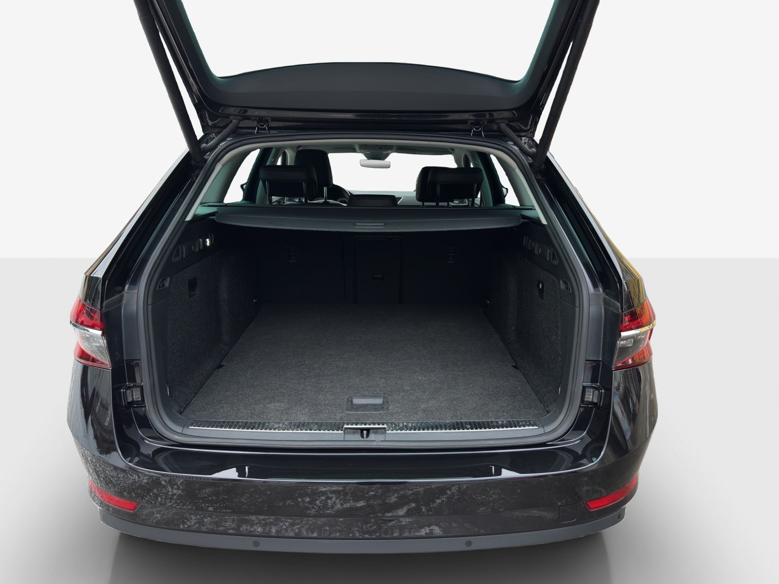 SKODA Superb Combi 2.0 TDi Style 4x4 DSG-image-12