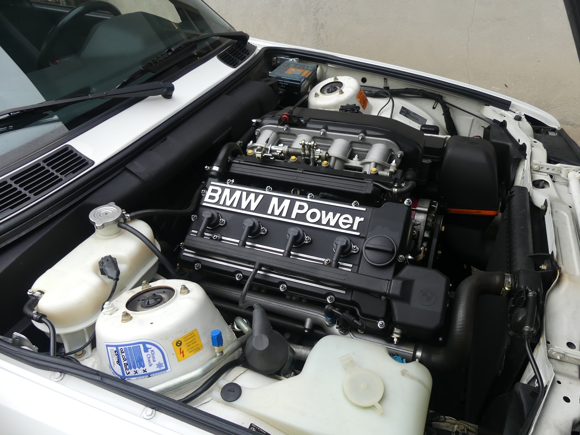 BMW M3 (Vétéran)-image-11