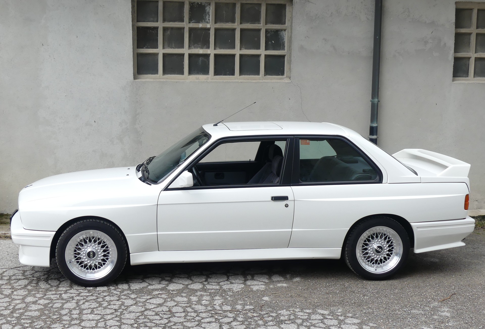 BMW M3 (Vétéran)-image-2