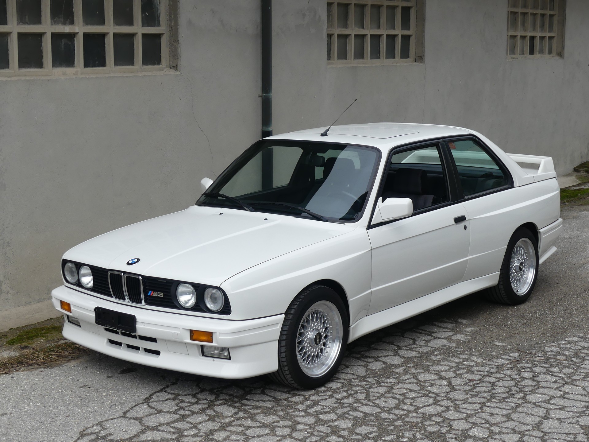 BMW M3 (Vétéran)-image-0