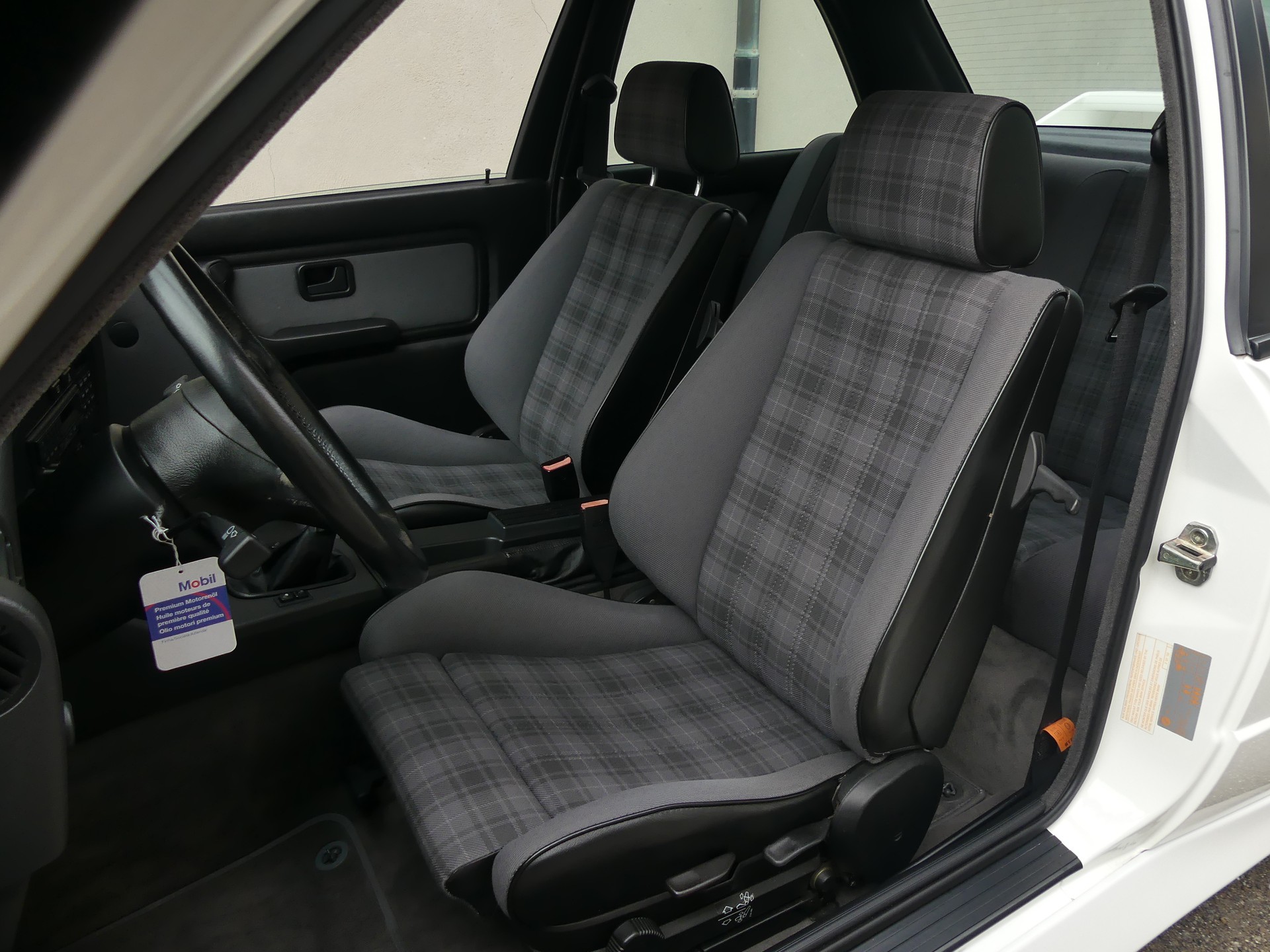 BMW M3 (Vétéran)-image-7