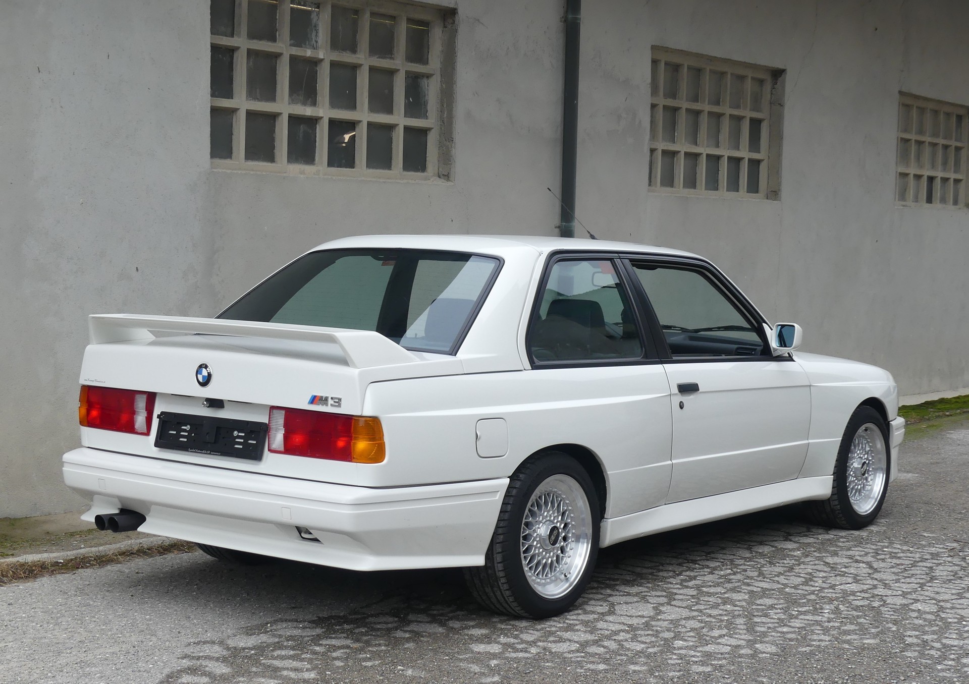BMW M3 (Vétéran)-image-3
