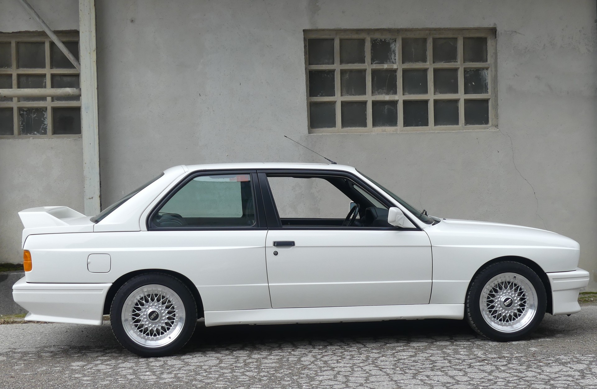 BMW M3 (Vétéran)-image-1