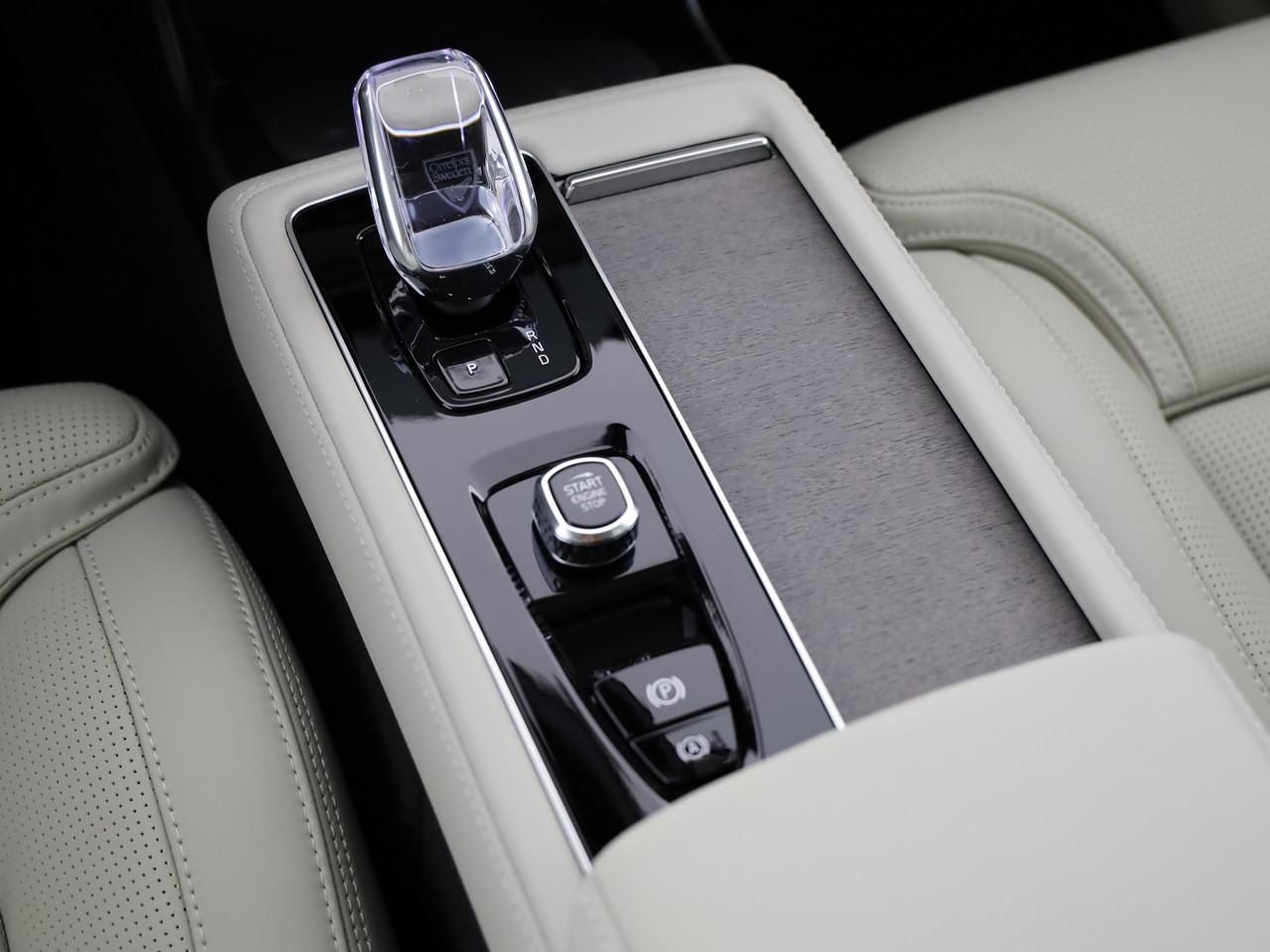 VOLVO XC90 2.0 T8 TE Ultra Dark eAWD-image-17