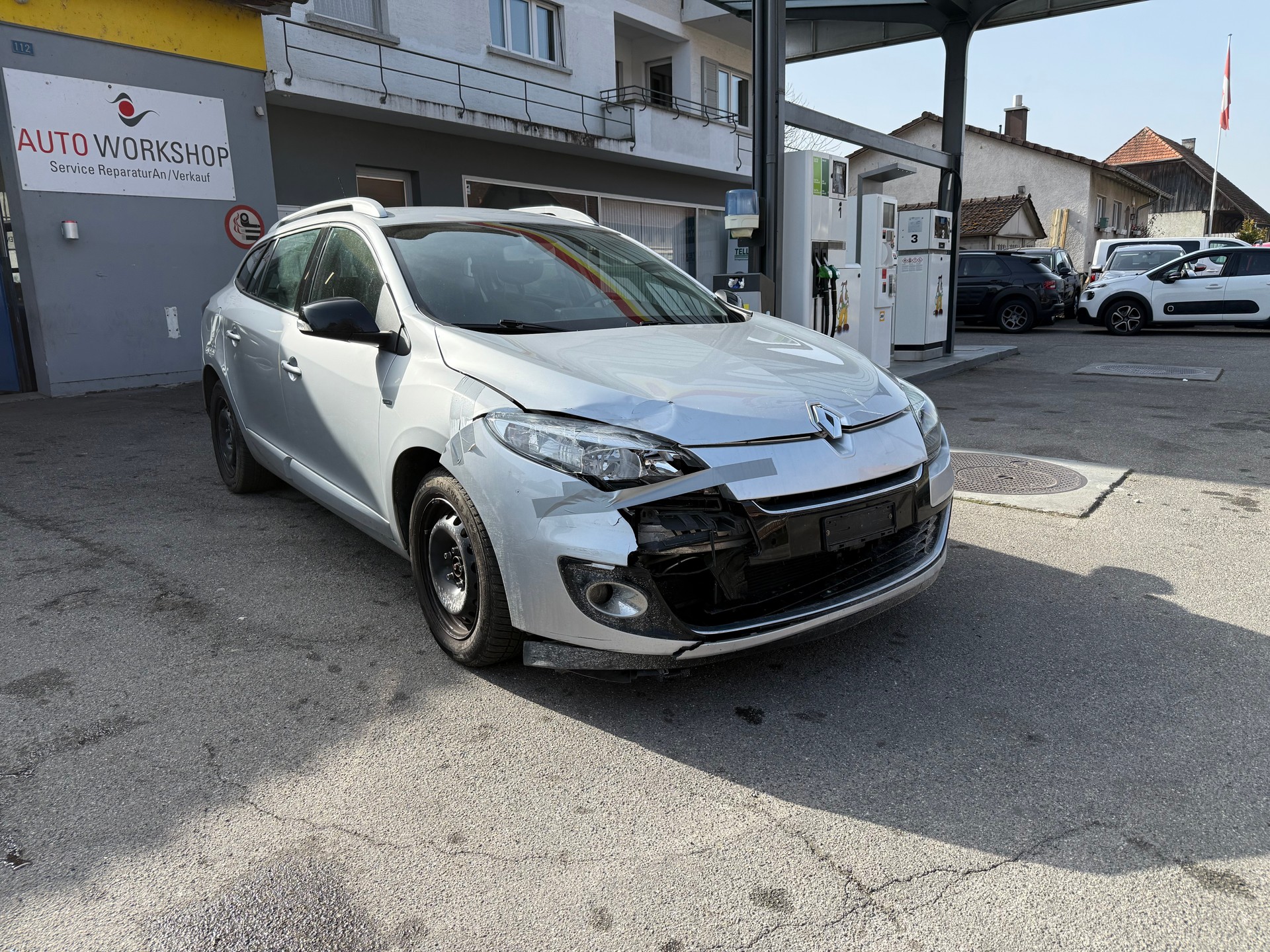 RENAULT Mégane Grandtour 2.0 16V Bose CVT-image-0