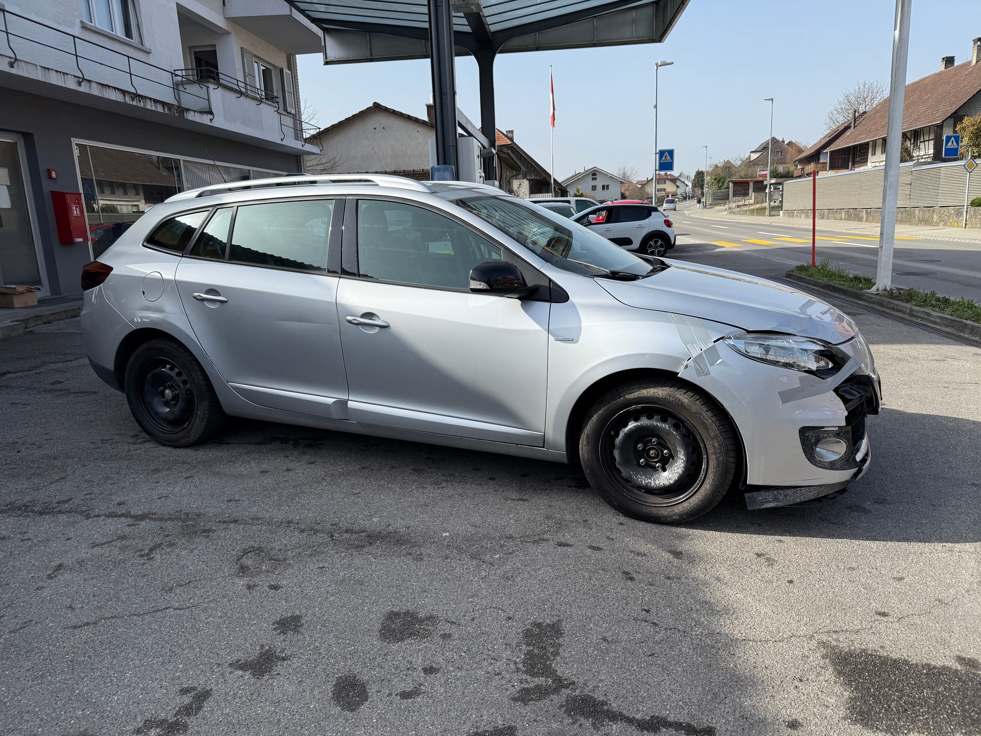 RENAULT Mégane Grandtour 2.0 16V Bose CVT-image-1
