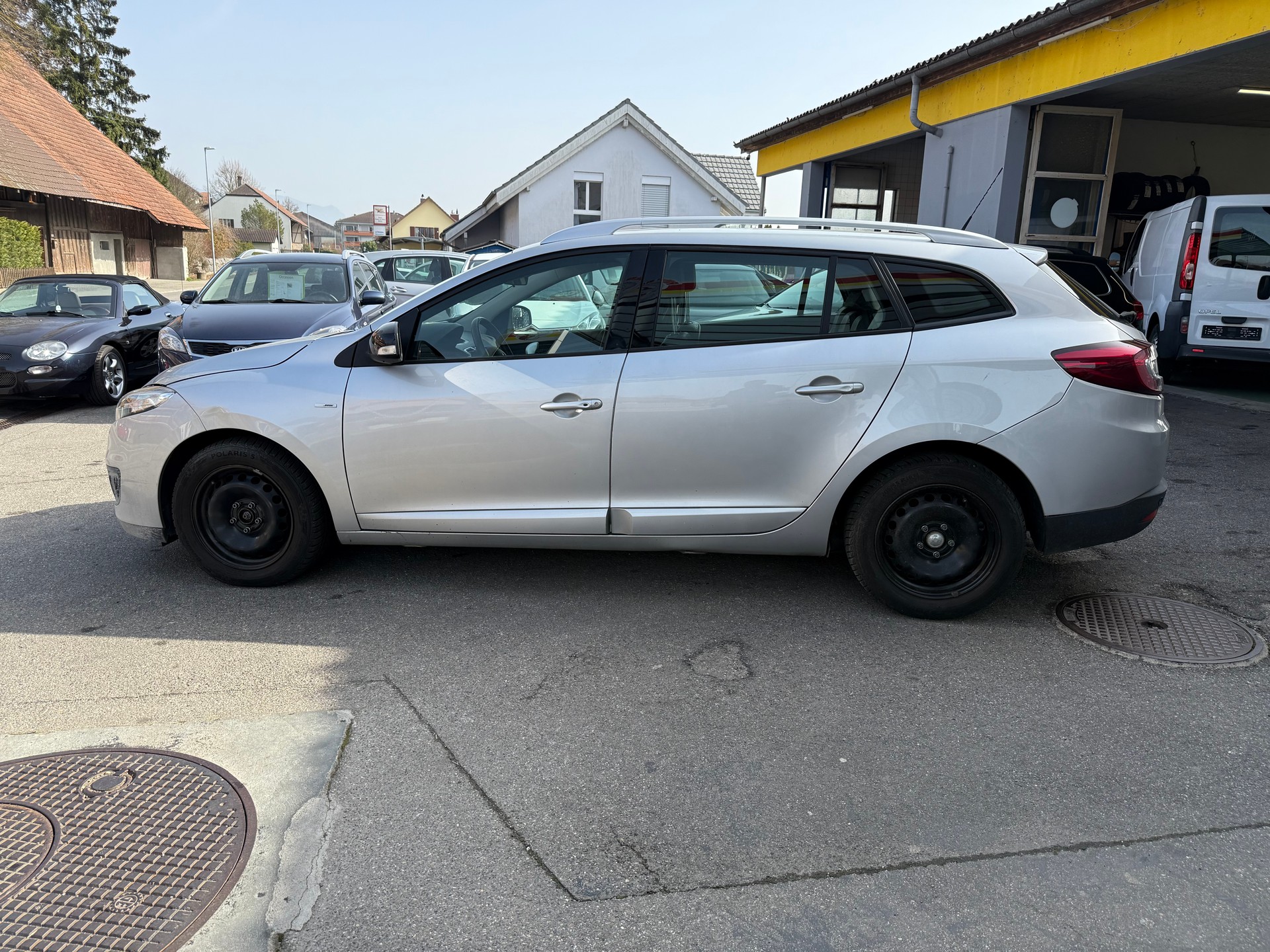 RENAULT Mégane Grandtour 2.0 16V Bose CVT-image-6