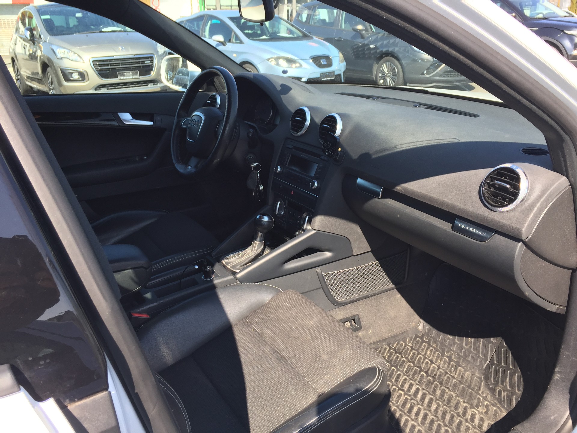 AUDI A3 Sportback 2.0 TFSI Ambition quattro S-tronic-image-9