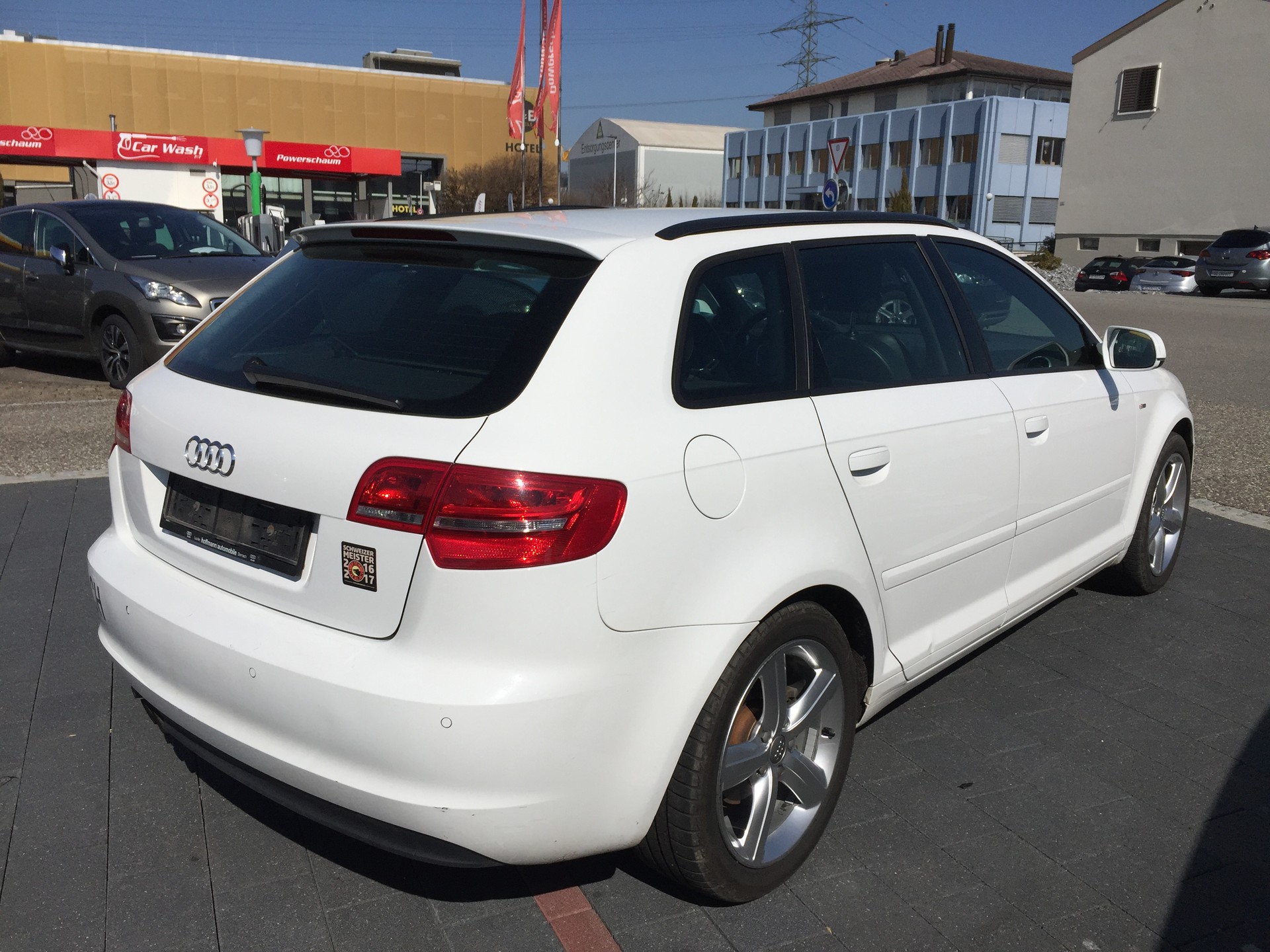 AUDI A3 Sportback 2.0 TFSI Ambition quattro S-tronic-image-4
