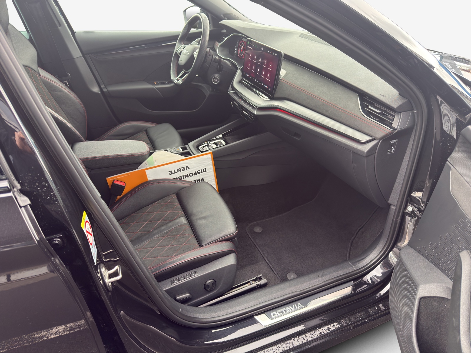 SKODA Octavia Combi 2.0 TSI DSG RS-image-13
