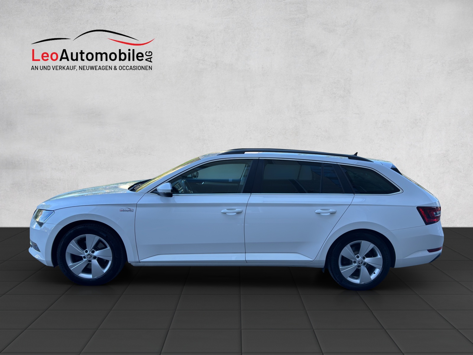 SKODA Superb Combi 2.0 TDi Ambition DSG-image-1