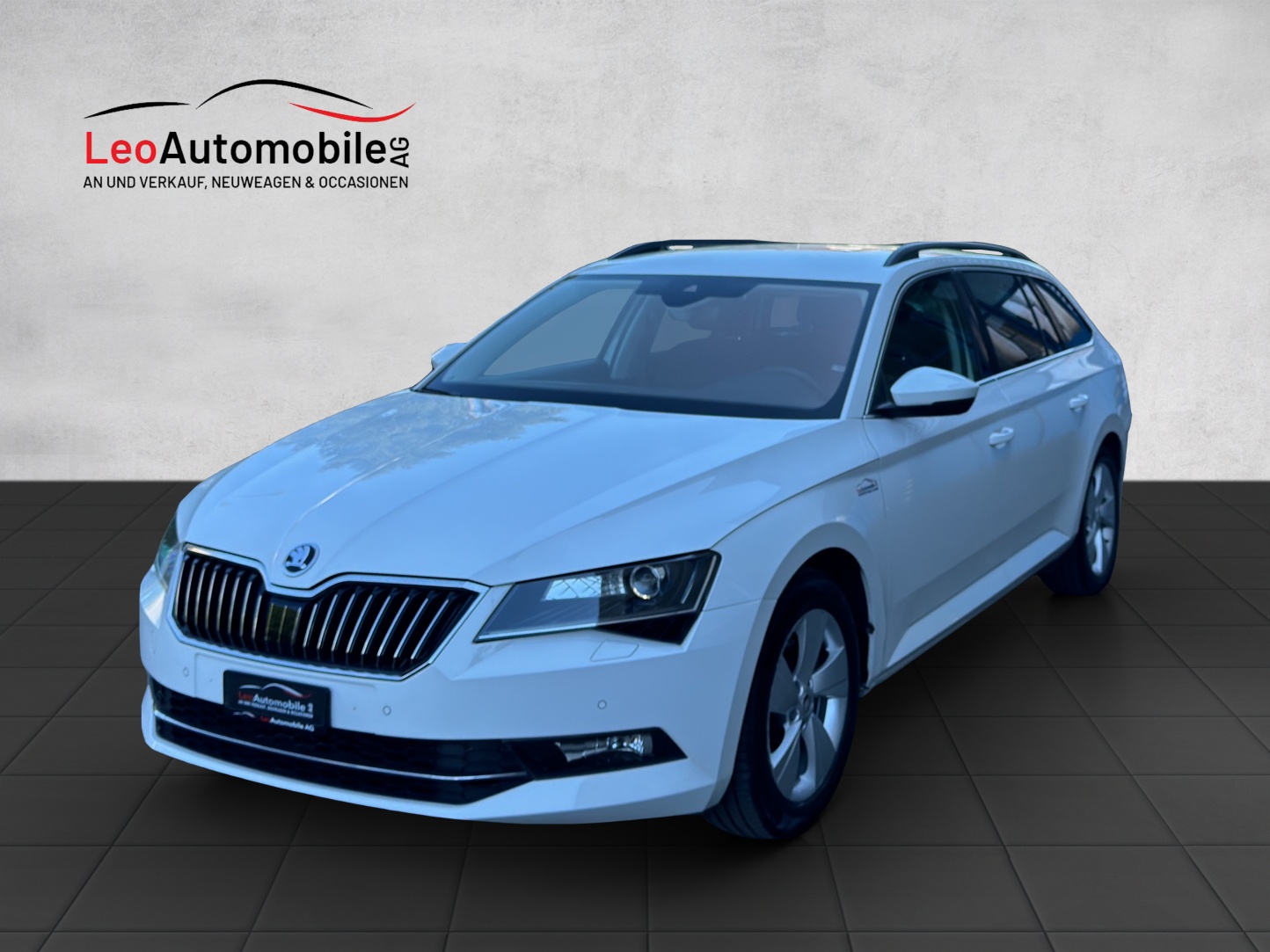 SKODA Superb Combi 2.0 TDi Ambition DSG-image-0
