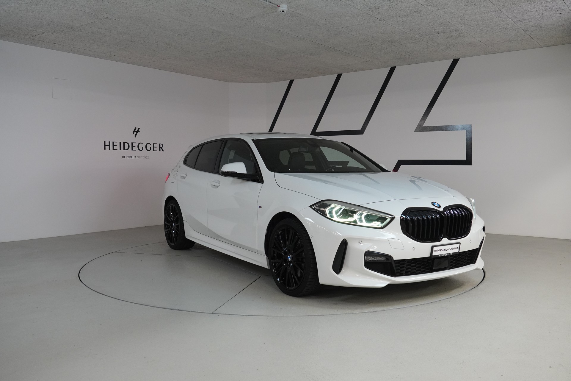 BMW 120d xDrive Steptronic M Sport-image-2