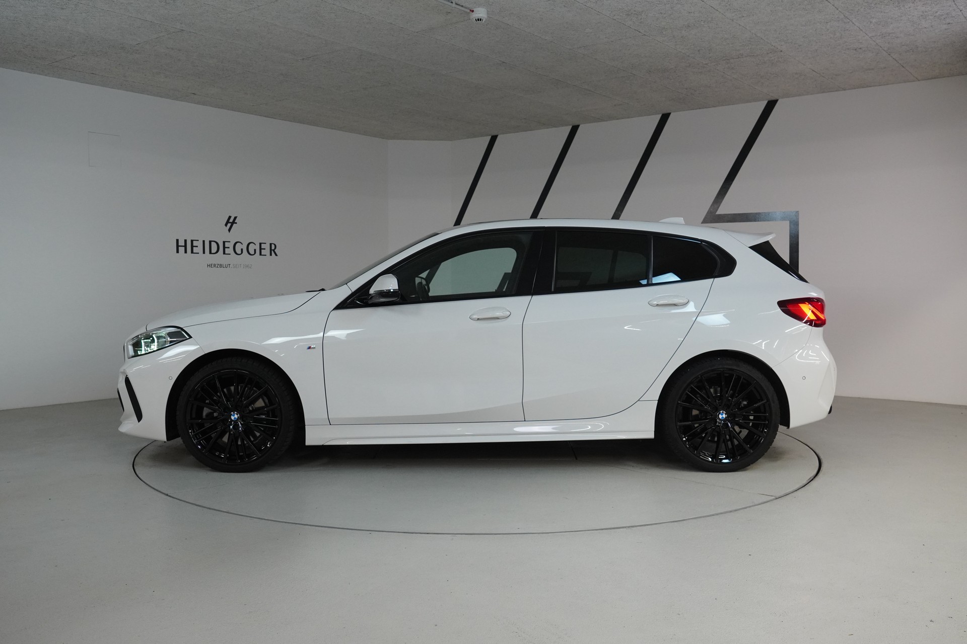 BMW 120d xDrive Steptronic M Sport-image-3