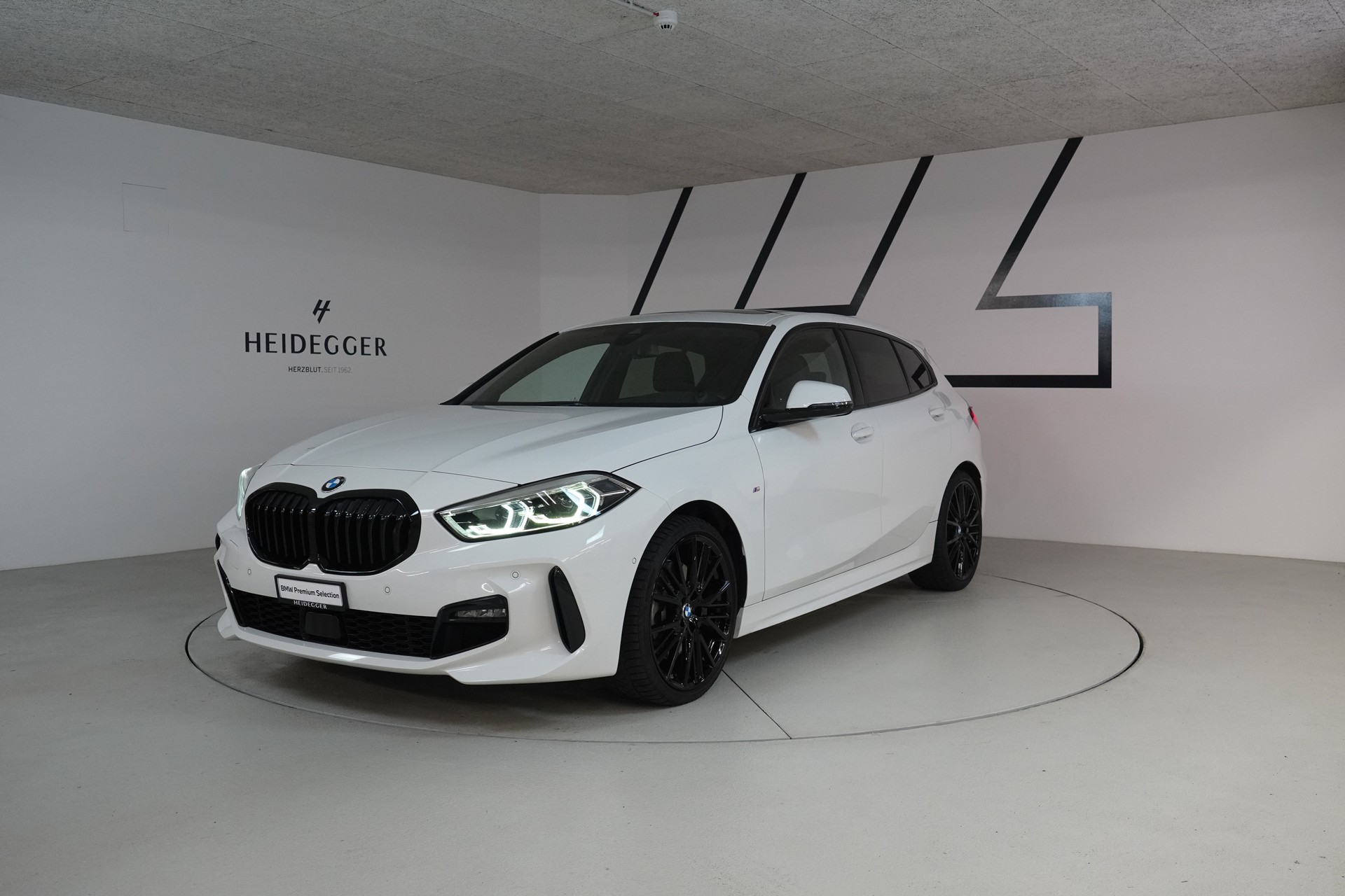 BMW 120d xDrive Steptronic M Sport-image-0