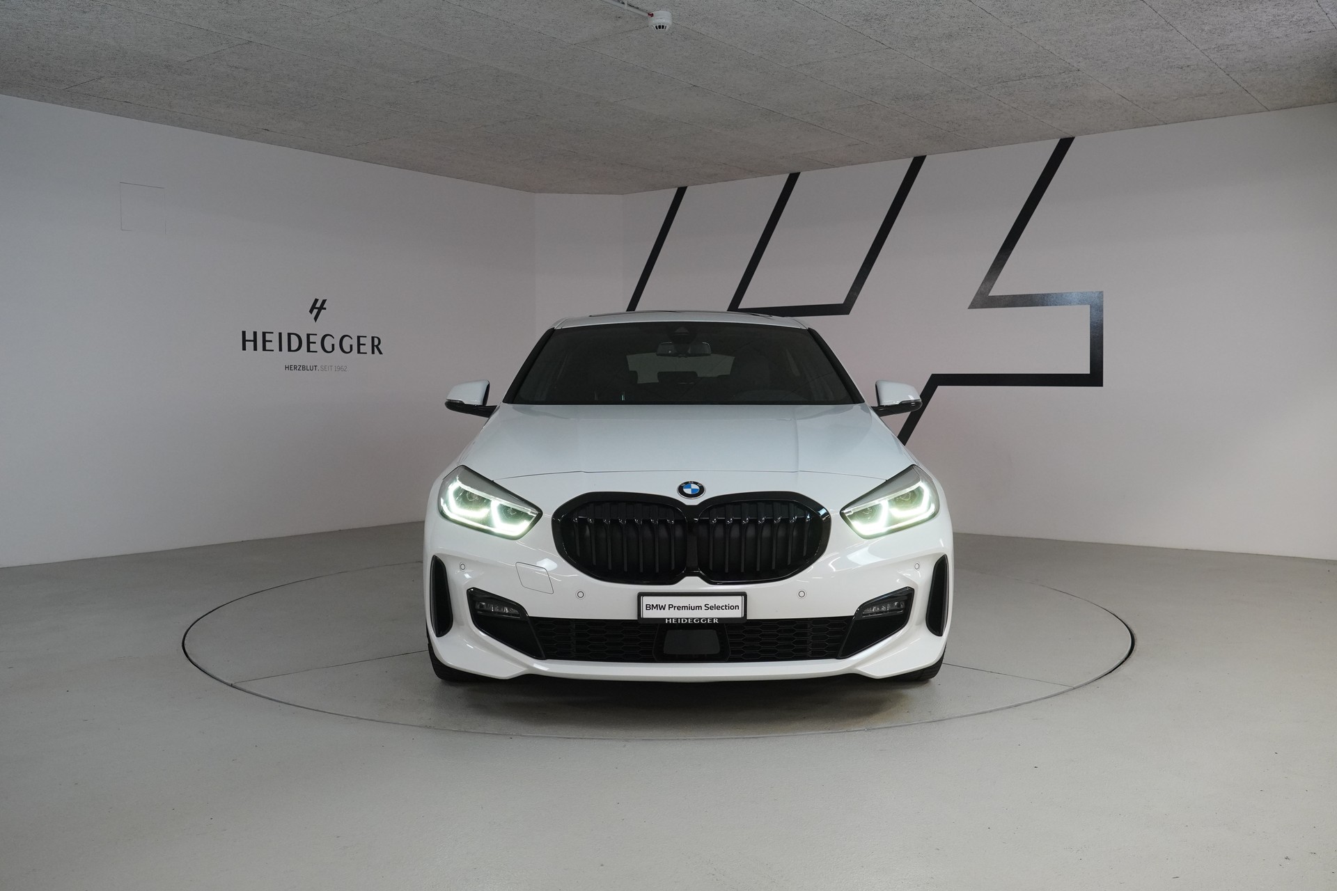BMW 120d xDrive Steptronic M Sport-image-1