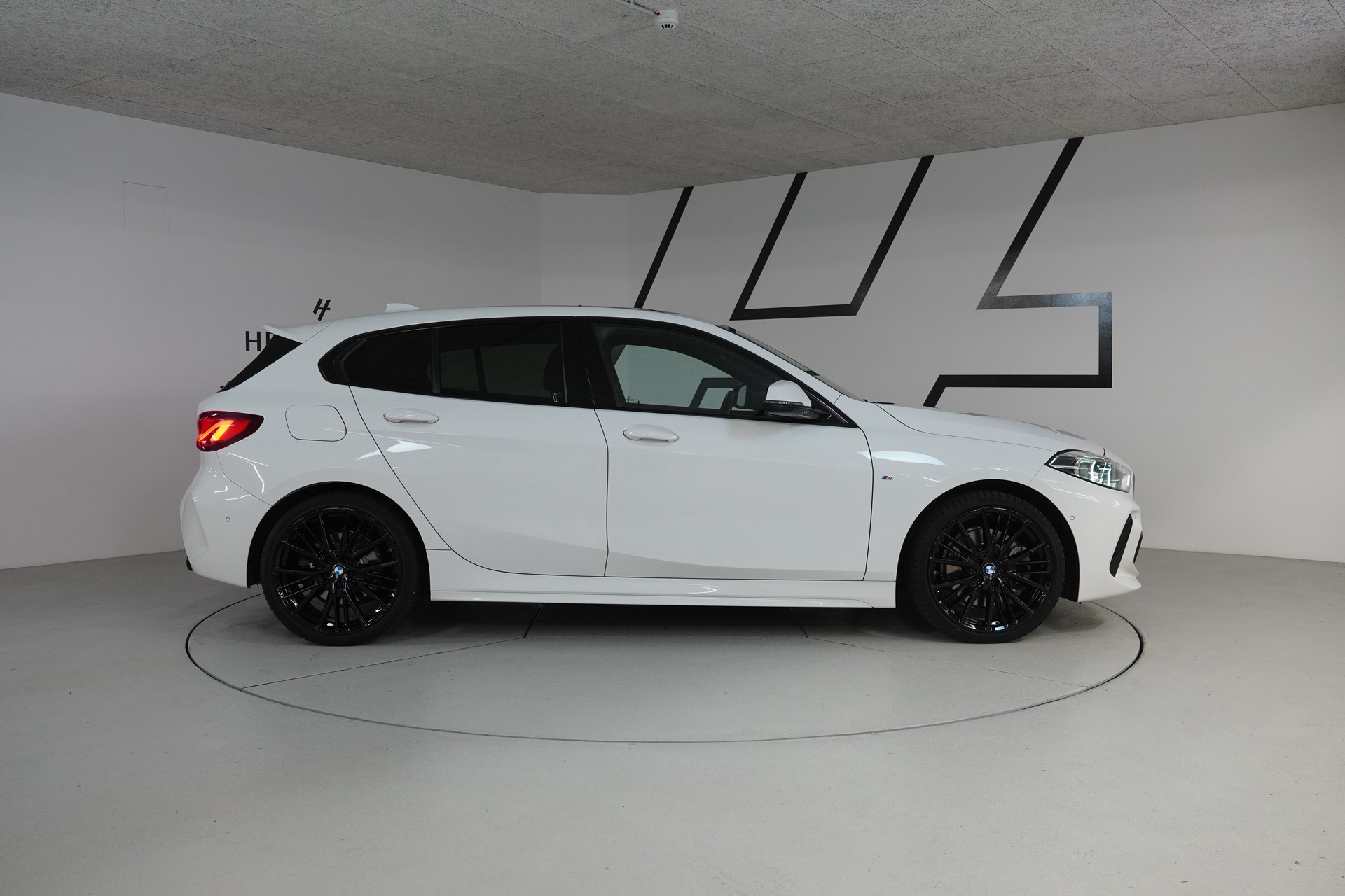BMW 120d xDrive Steptronic M Sport-image-7