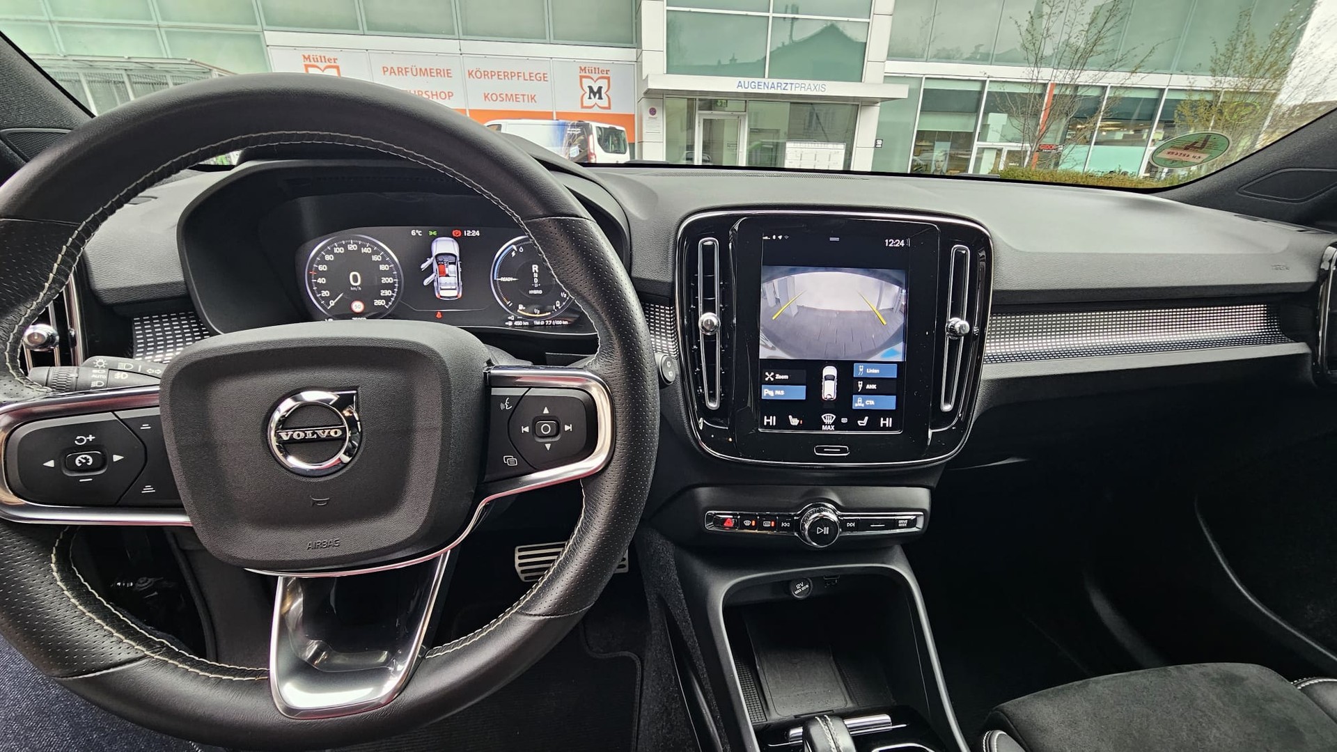 VOLVO XC 40 1.5 T5 PiH R-Design-image-5