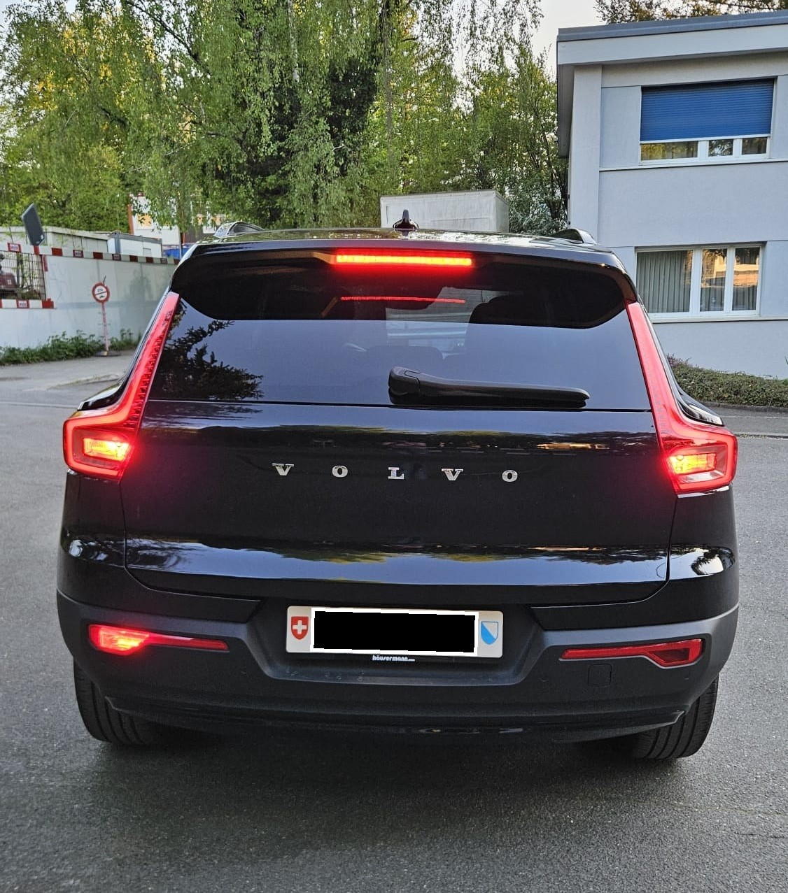 VOLVO XC 40 1.5 T5 PiH R-Design-image-1