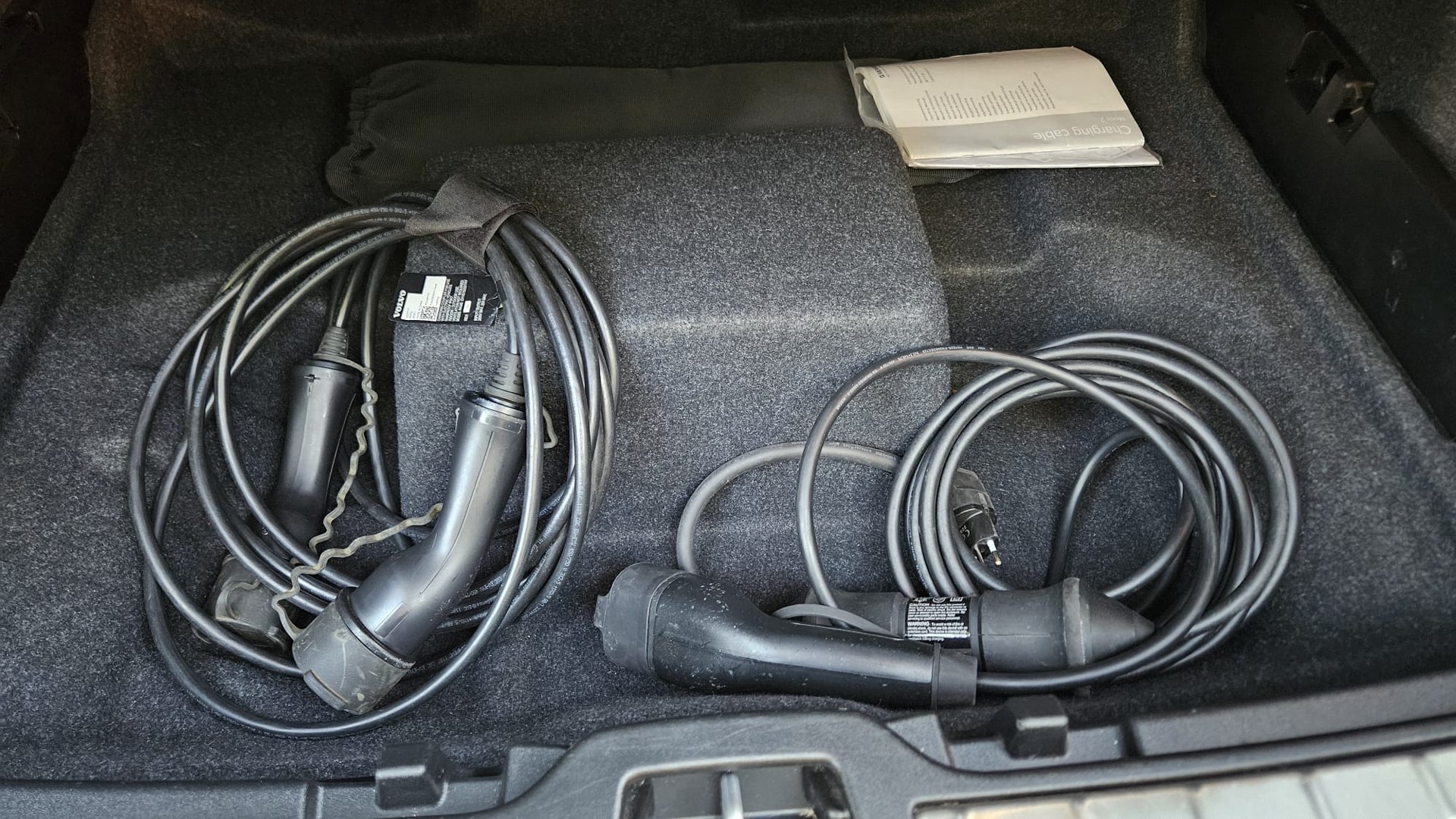 VOLVO XC 40 1.5 T5 PiH R-Design-image-13