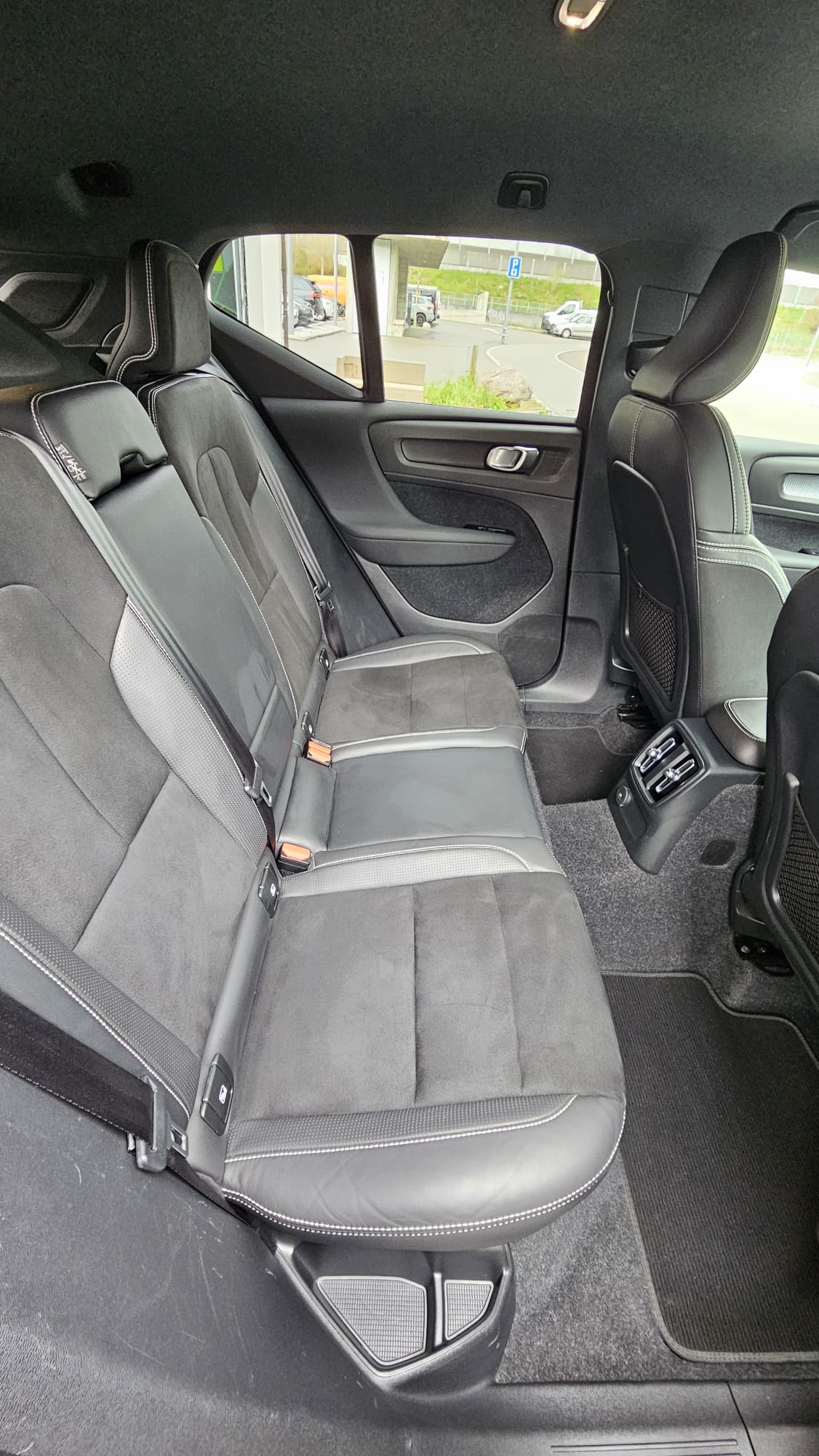 VOLVO XC 40 1.5 T5 PiH R-Design-image-10
