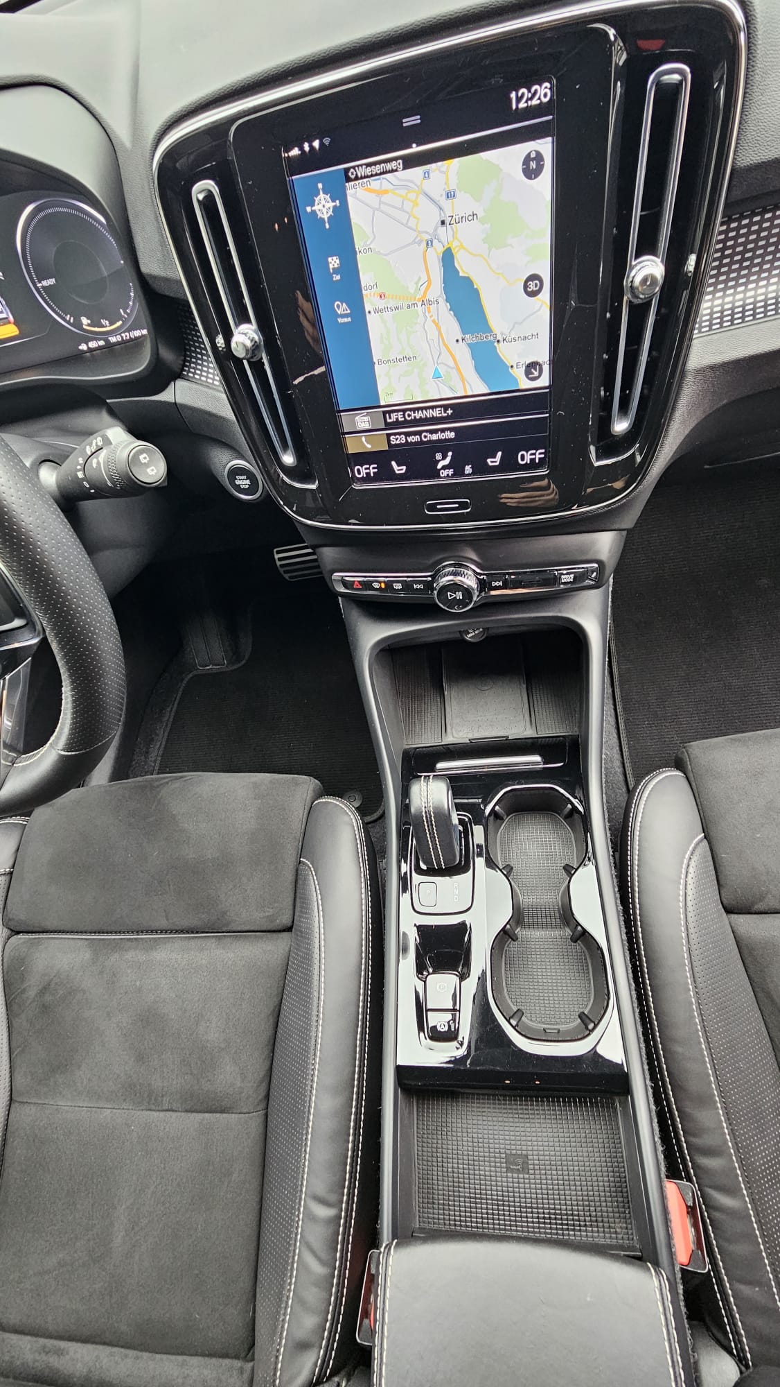 VOLVO XC 40 1.5 T5 PiH R-Design-image-8