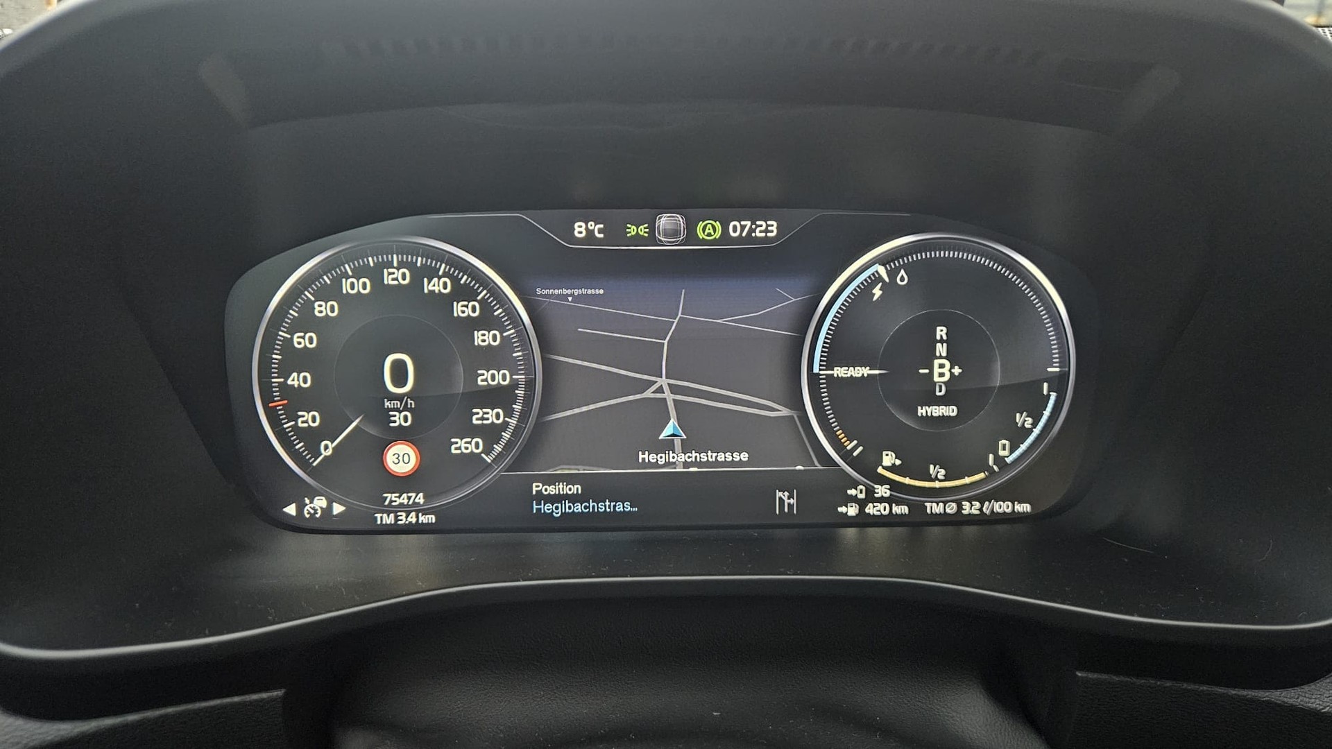 VOLVO XC 40 1.5 T5 PiH R-Design-image-6