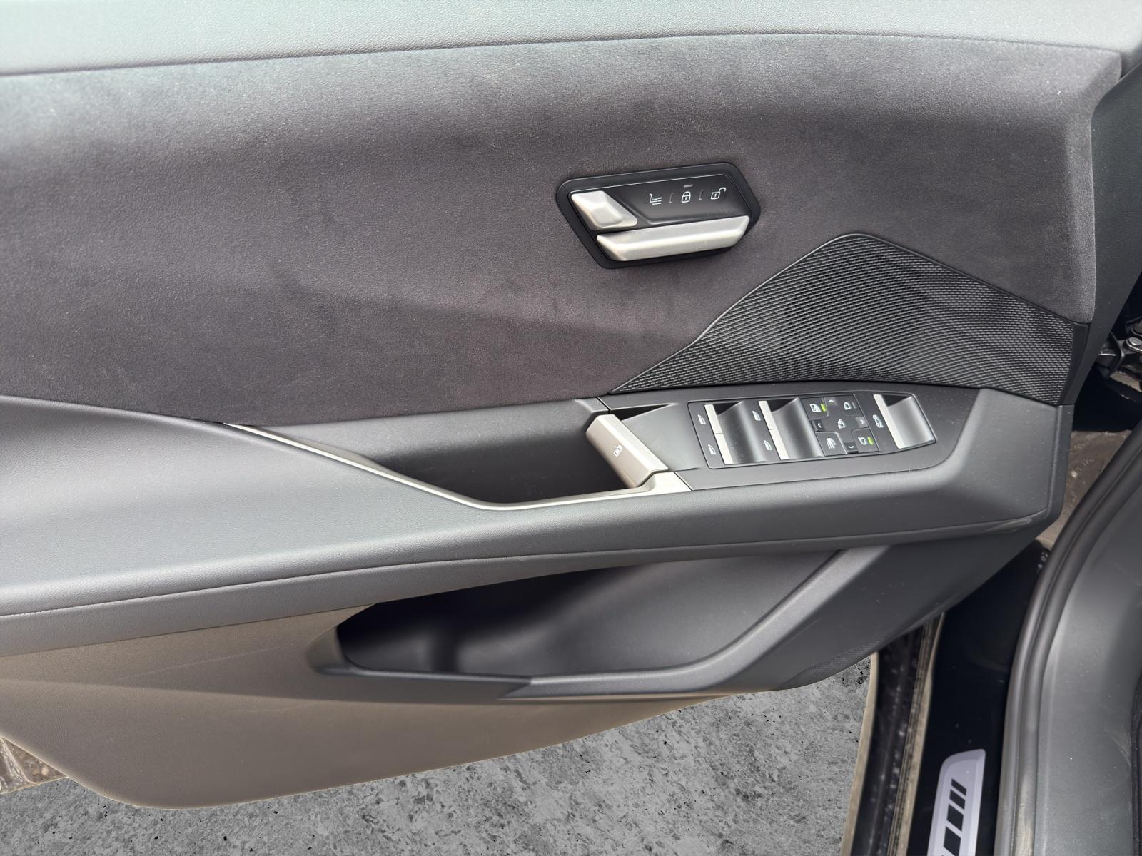 BMW iX3 xDrive50-image-11