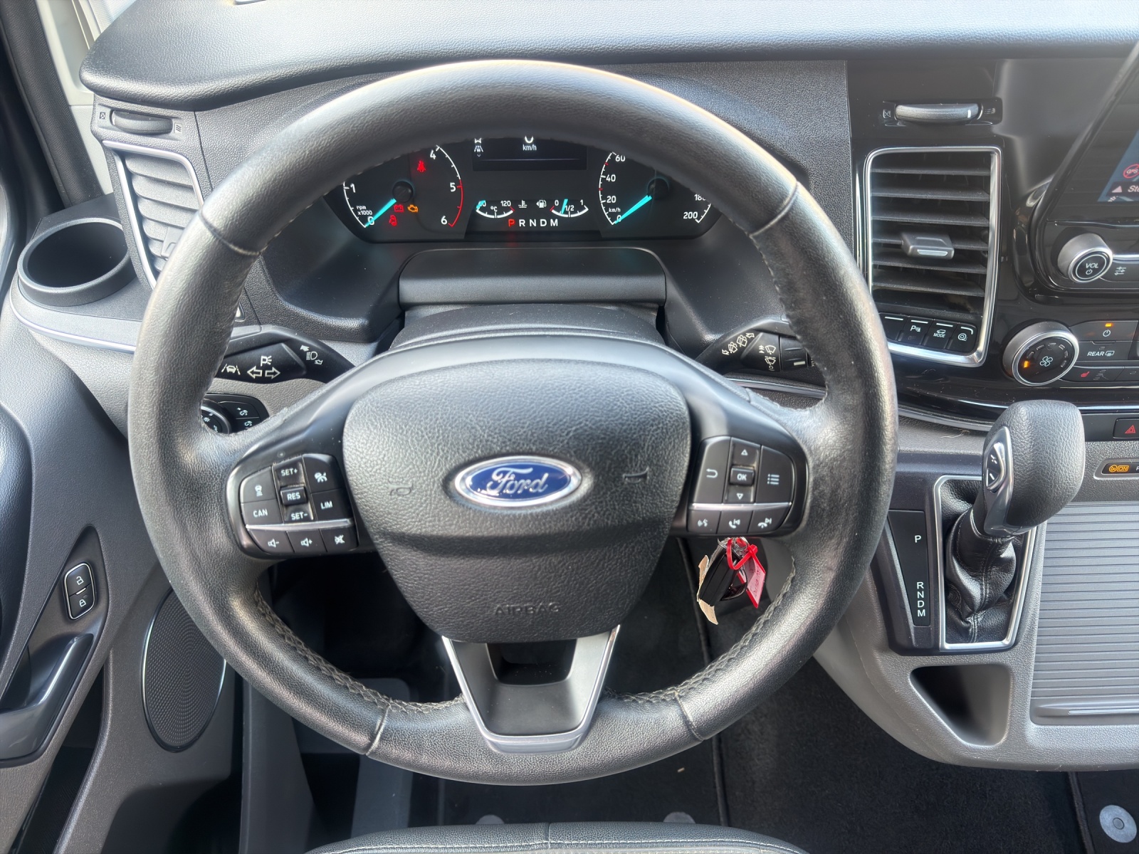 FORD Tourneo C Bus 320 L1 2.0 TDCi 185 Titanium-image-9