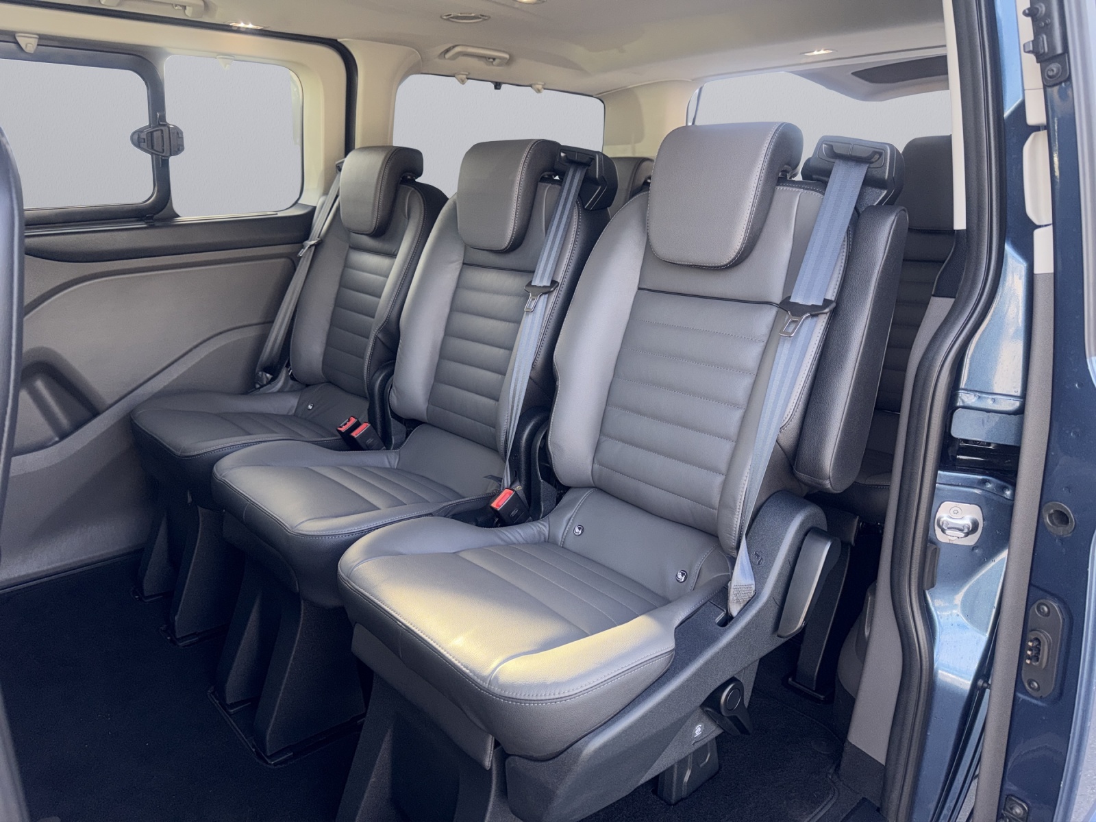 FORD Tourneo C Bus 320 L1 2.0 TDCi 185 Titanium-image-13