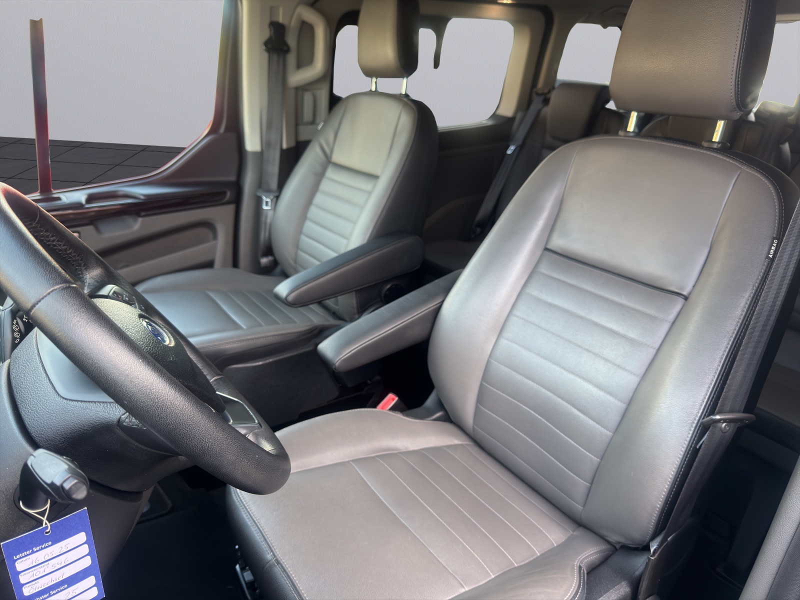 FORD Tourneo C Bus 320 L1 2.0 TDCi 185 Titanium-image-8
