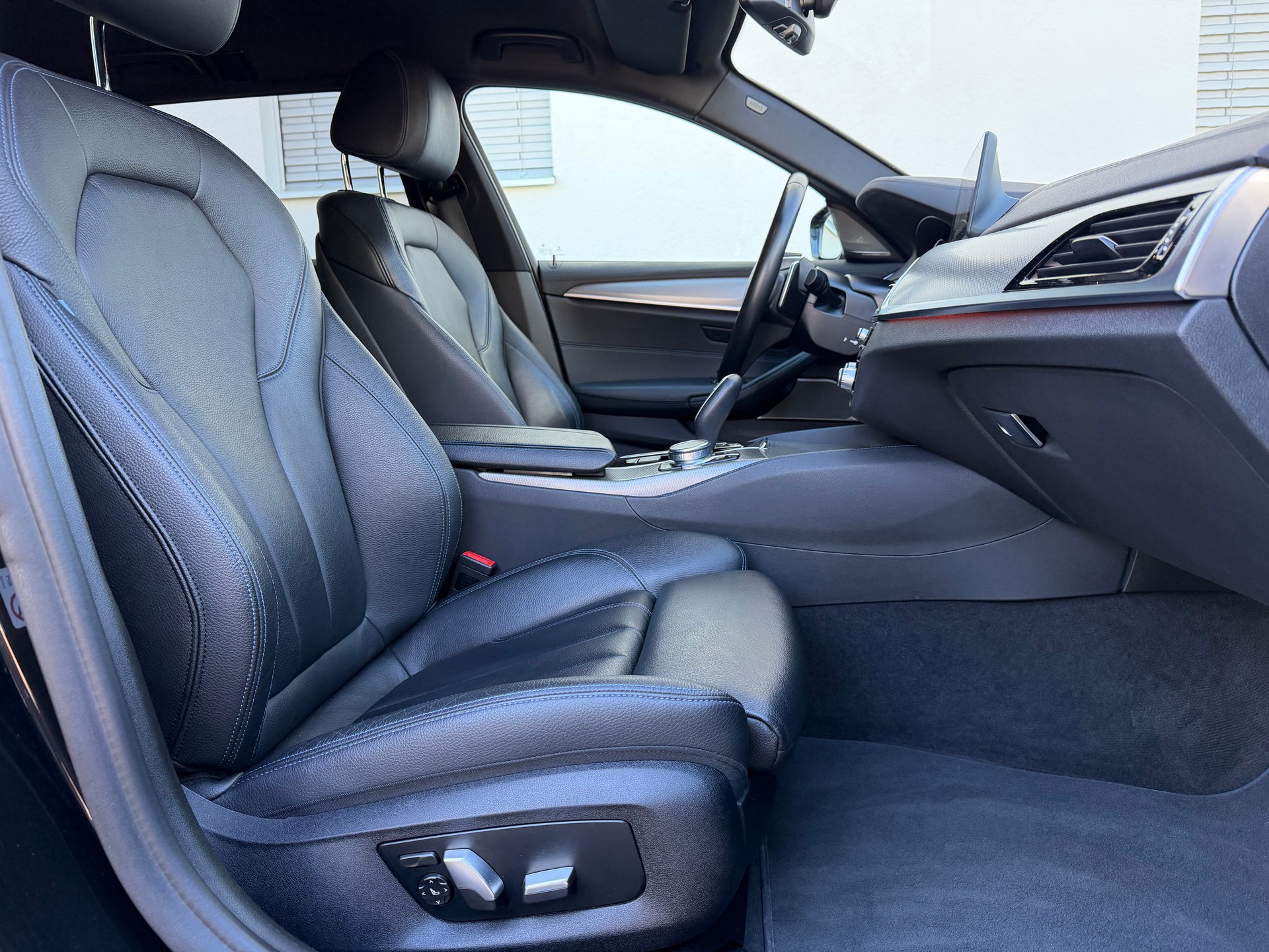 BMW 520d xDrive Touring Steptronic-image-16