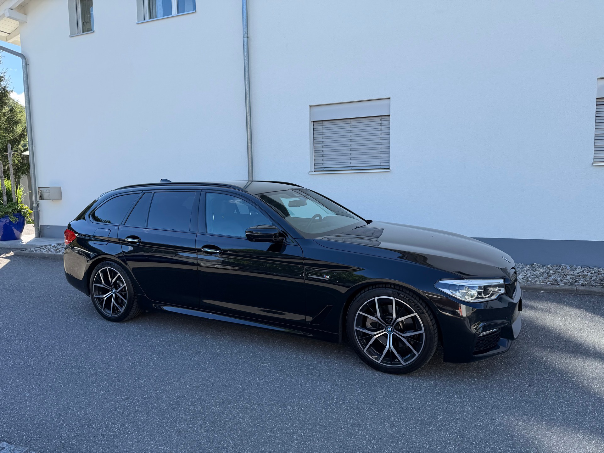 BMW 520d xDrive Touring Steptronic-showroom-element-3