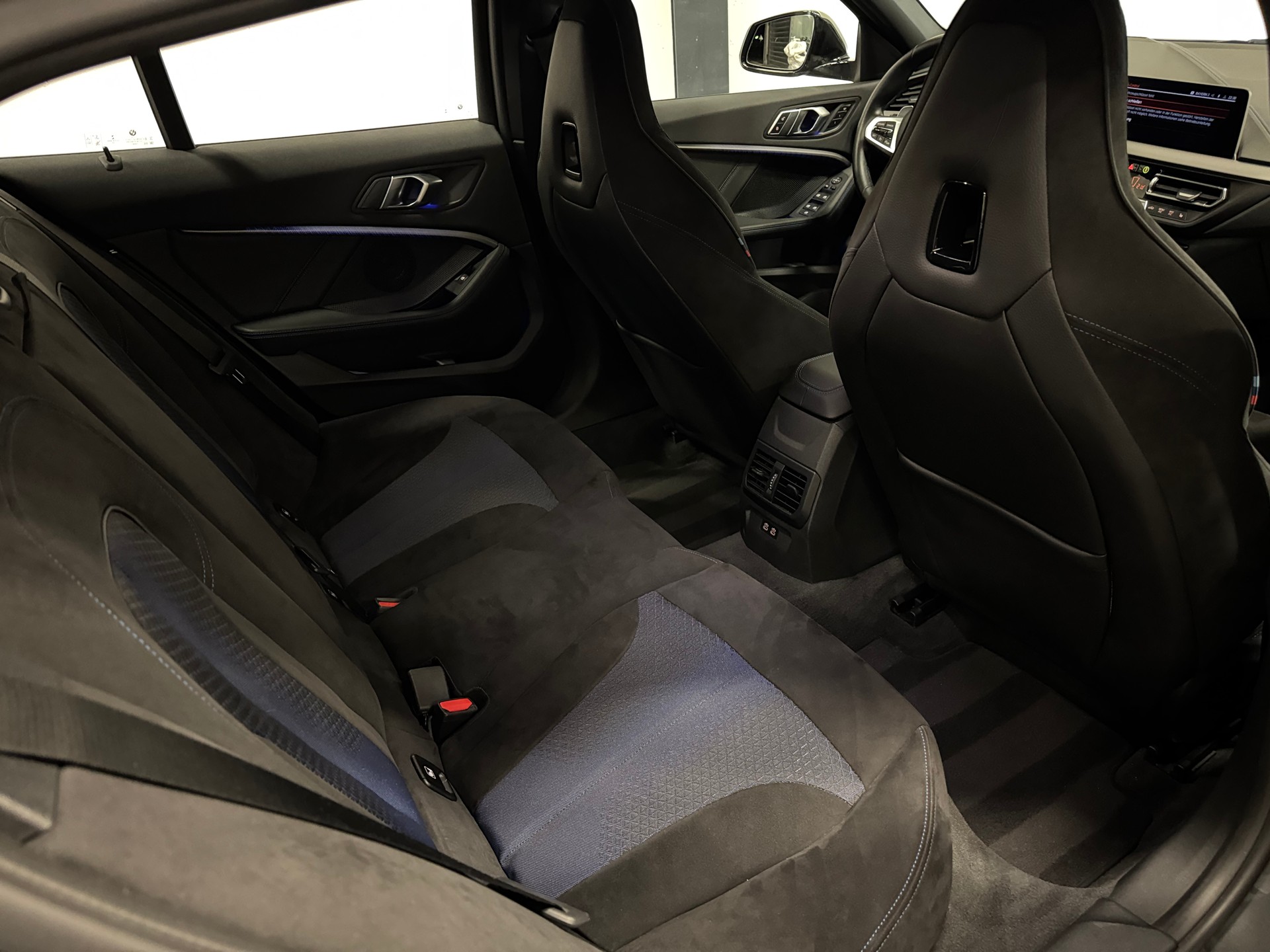 BMW M135i xDrive Steptronic-image-22