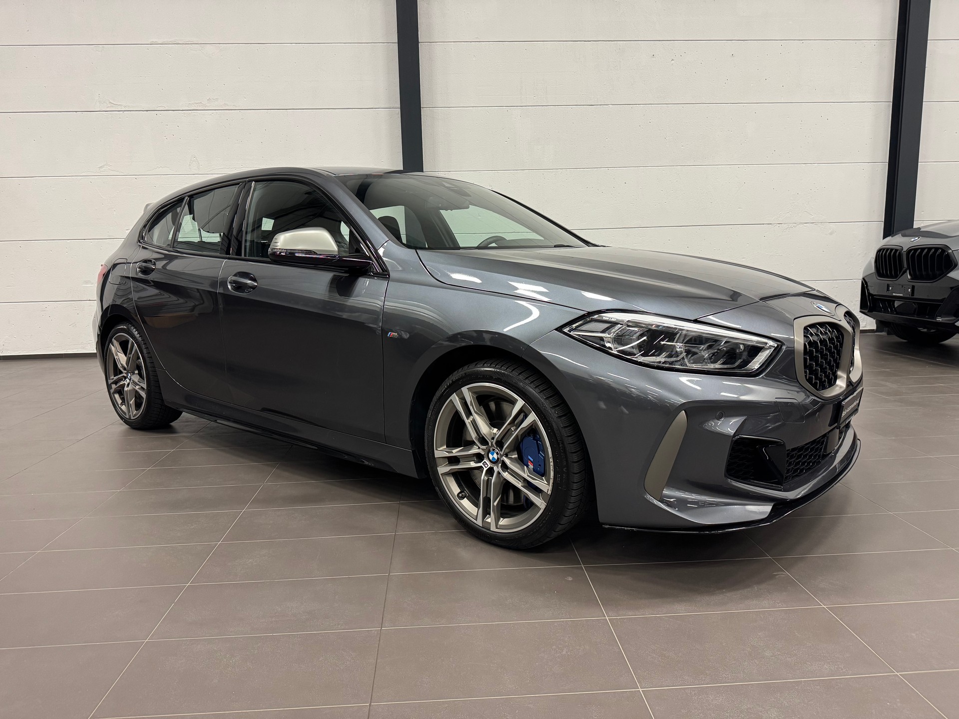 BMW M135i xDrive Steptronic-image-3