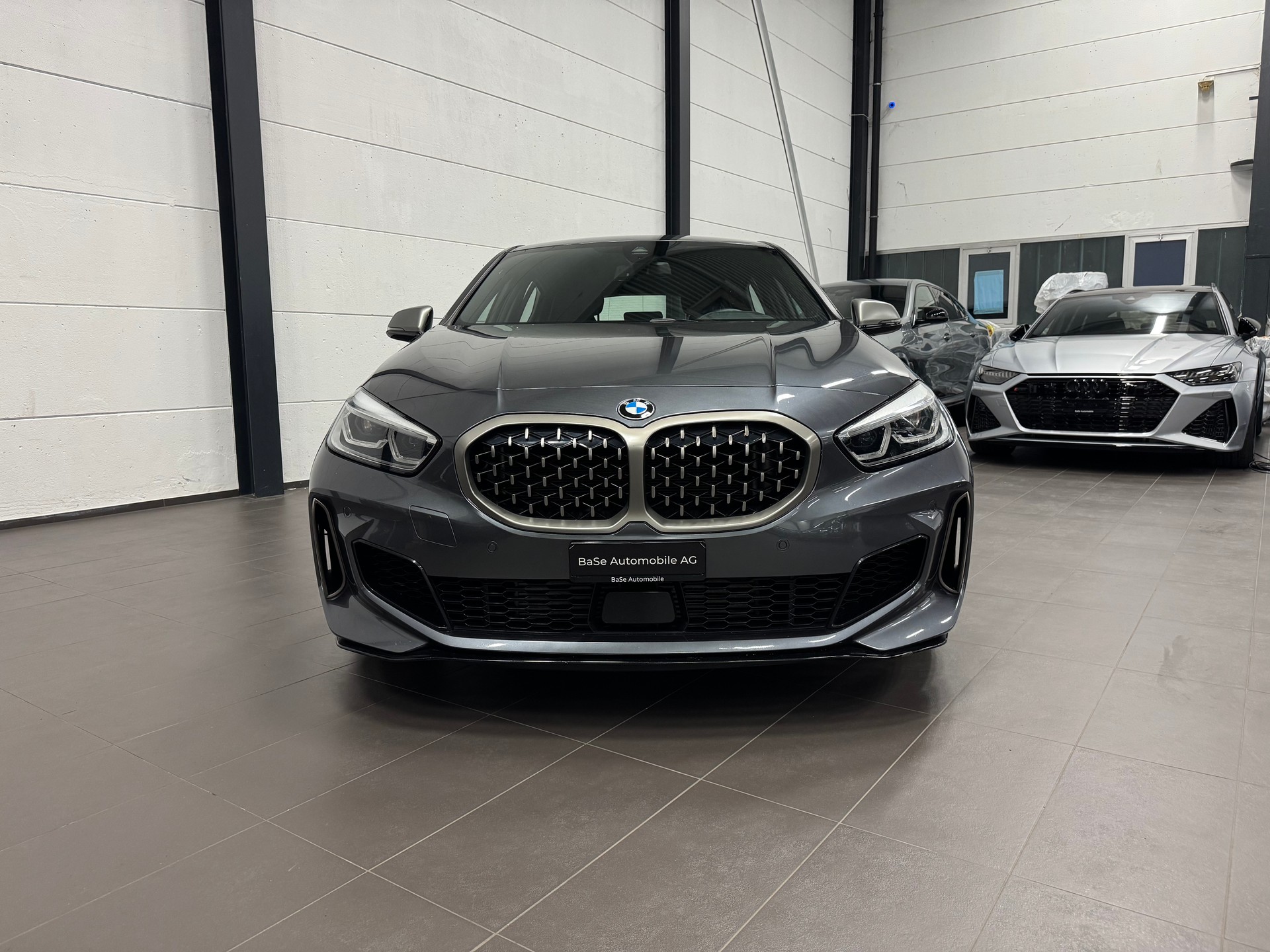 BMW M135i xDrive Steptronic-image-6