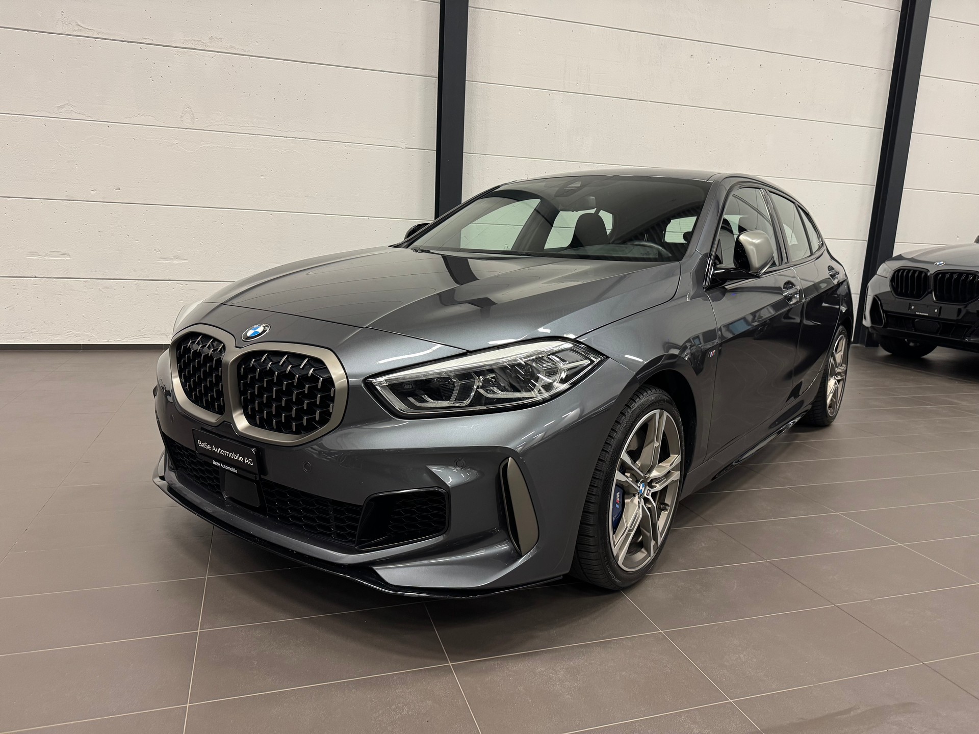 BMW M135i xDrive Steptronic-image-0