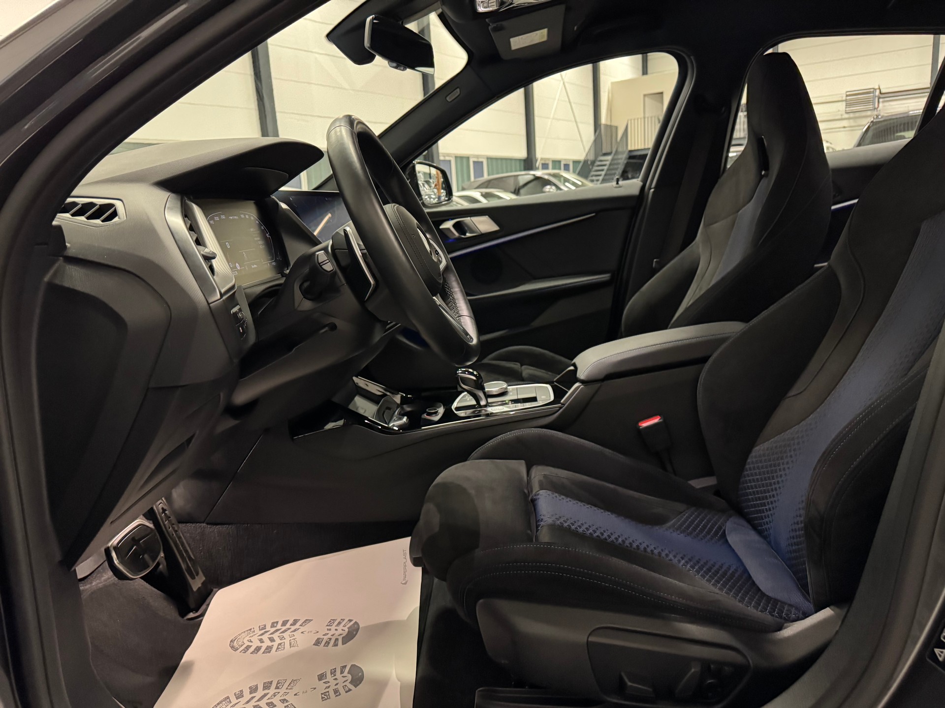 BMW M135i xDrive Steptronic-image-17