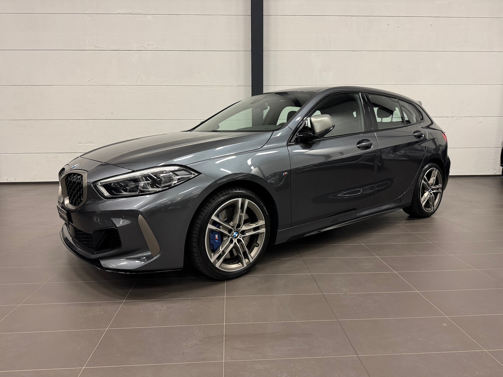 BMW M135i xDrive Steptronic-image-2
