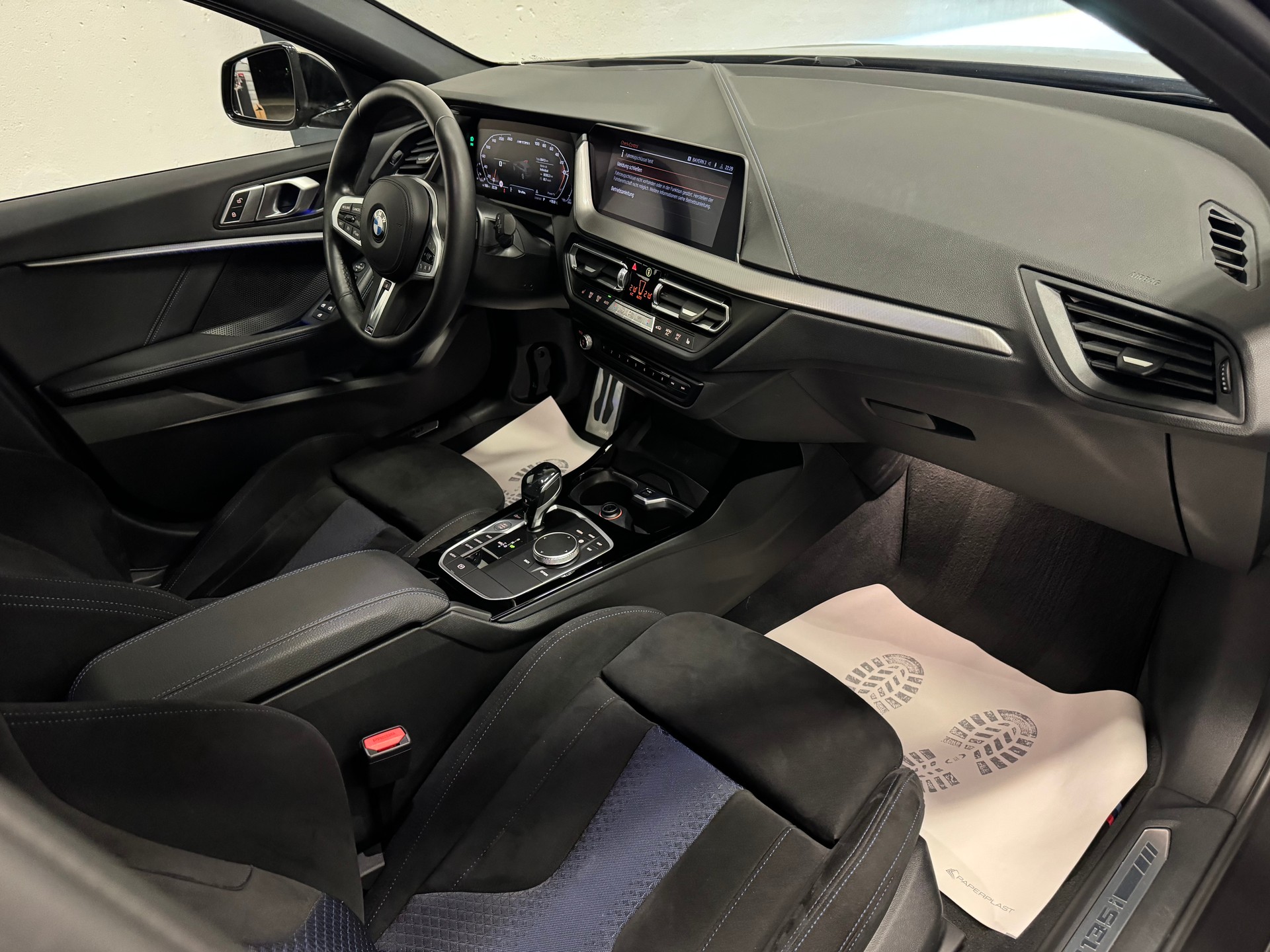 BMW M135i xDrive Steptronic-image-19