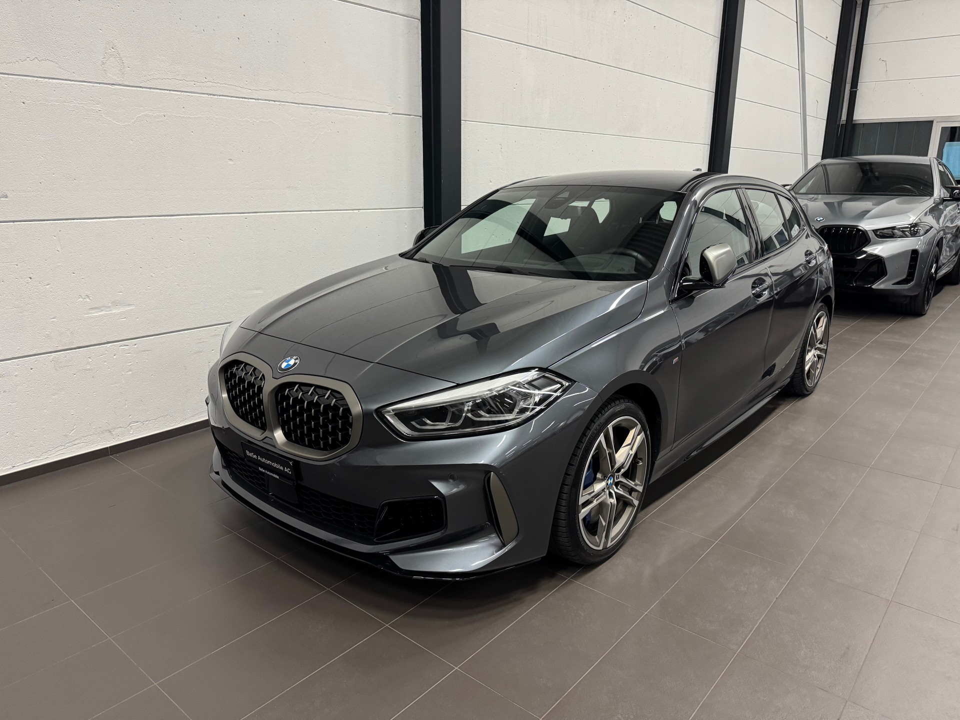 BMW M135i xDrive Steptronic-image-4