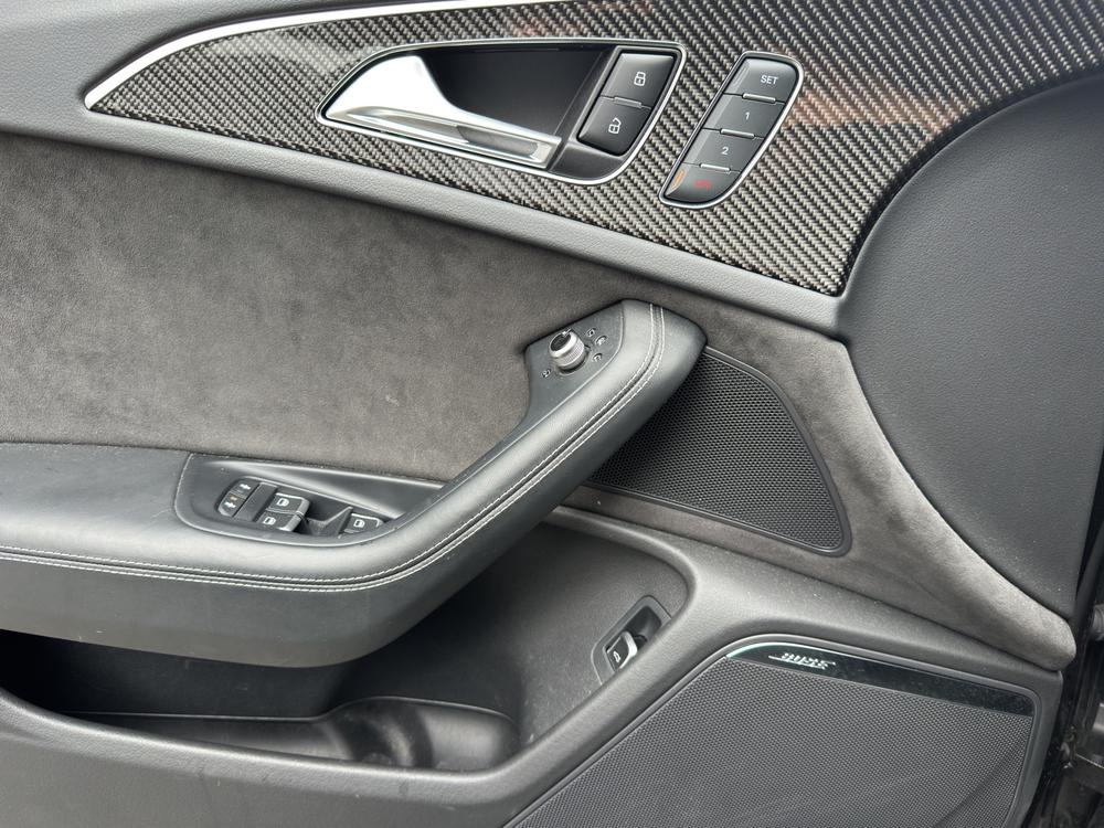 AUDI RS6 Avant 4.0 TFSI V8 performance quattro-image-10