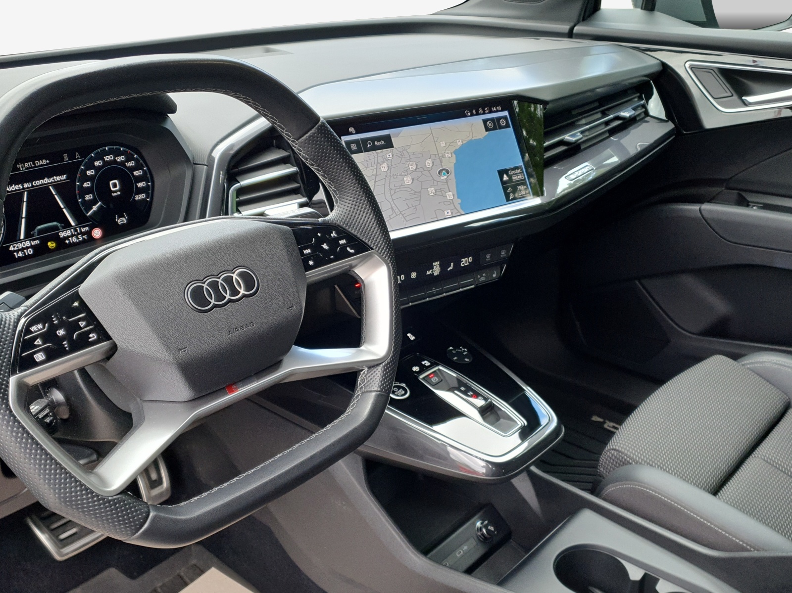 AUDI Q4 e-tron 50 quattro-image-14